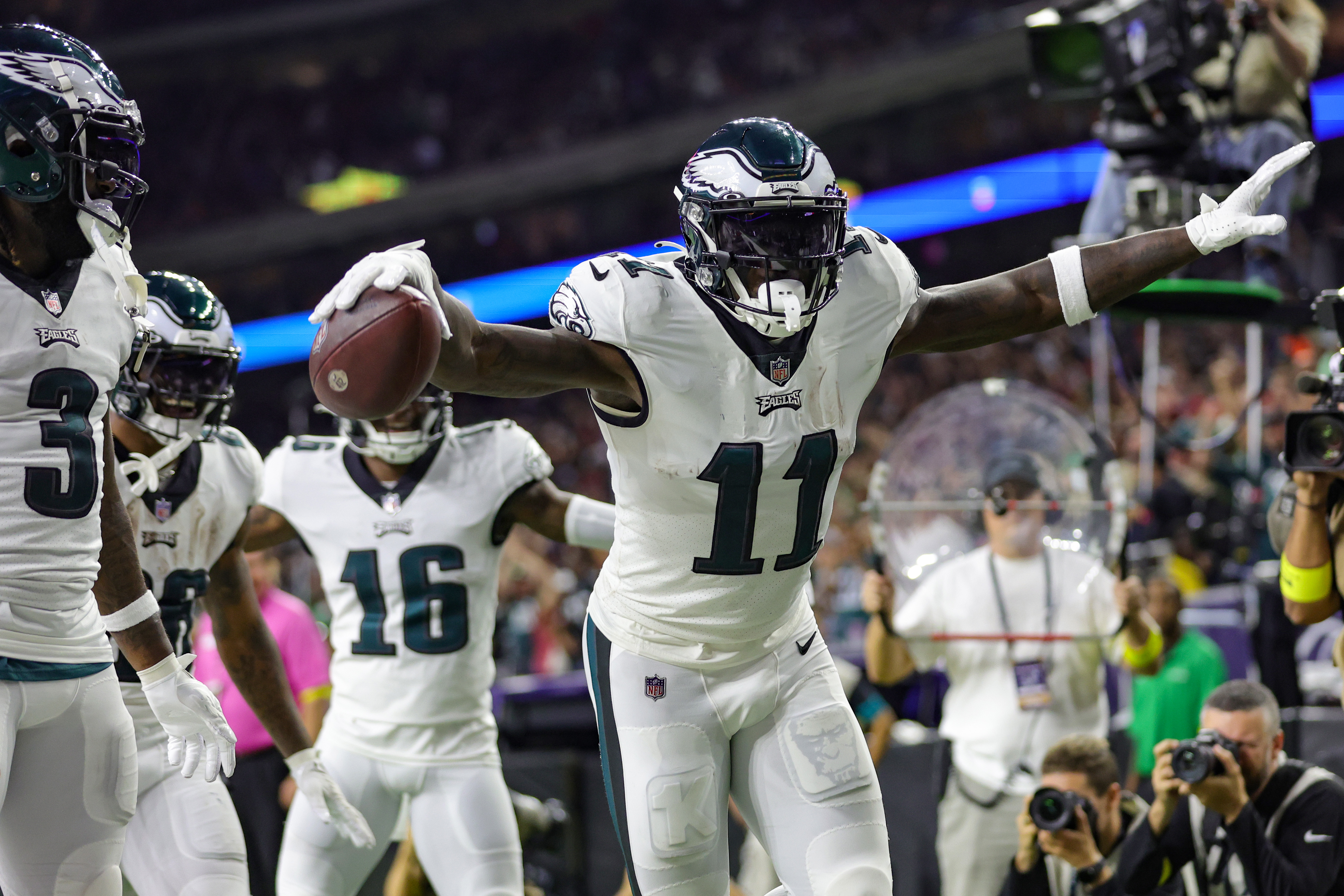 Hurts, Eagles beat Texans 29-17 for their first 8-0 start - The Globe and  Mail