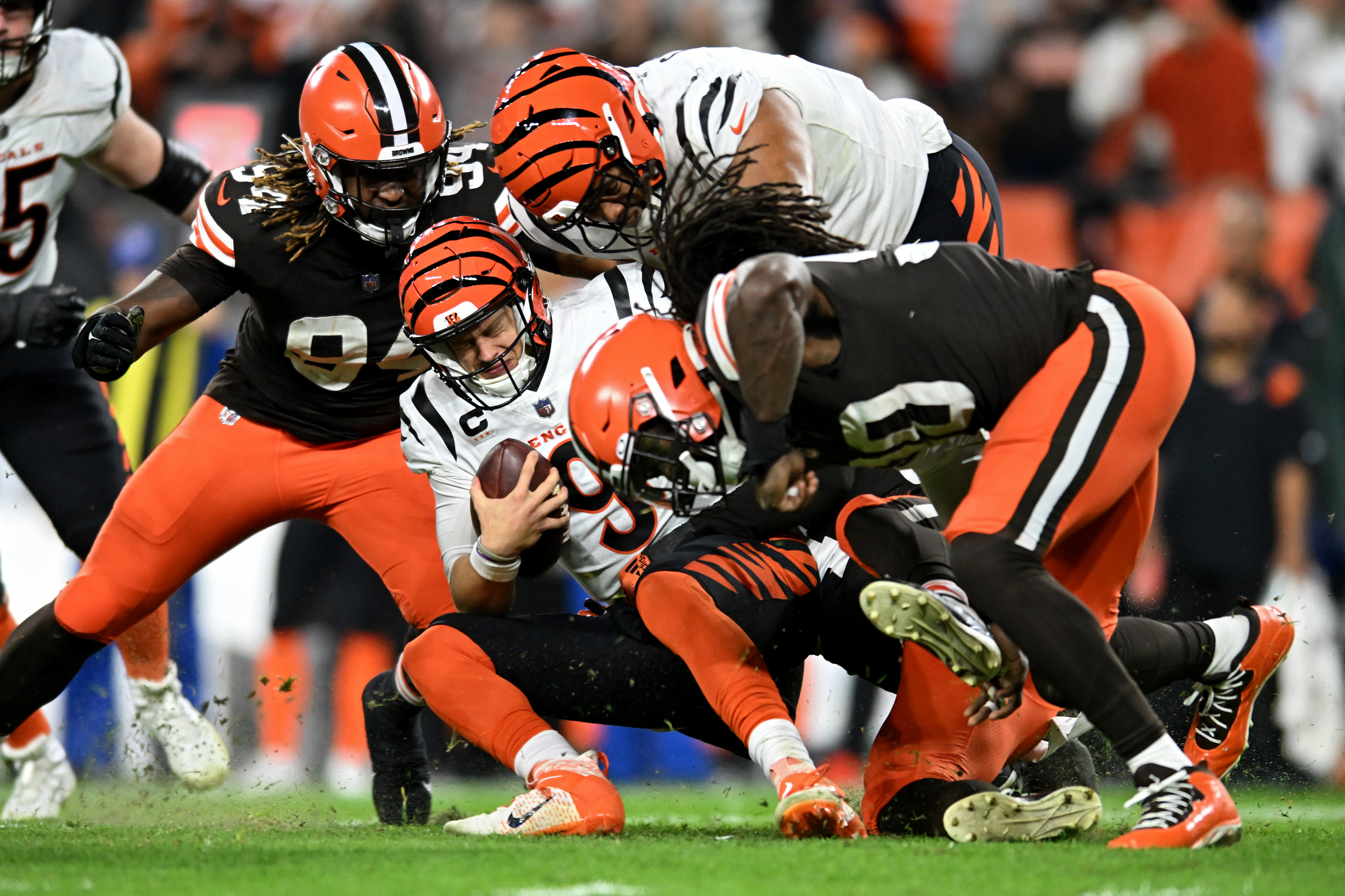 Nick Chubb, Browns roll past Bengals, as Joe Burrow's futility against  in-state rival continues - The Boston Globe