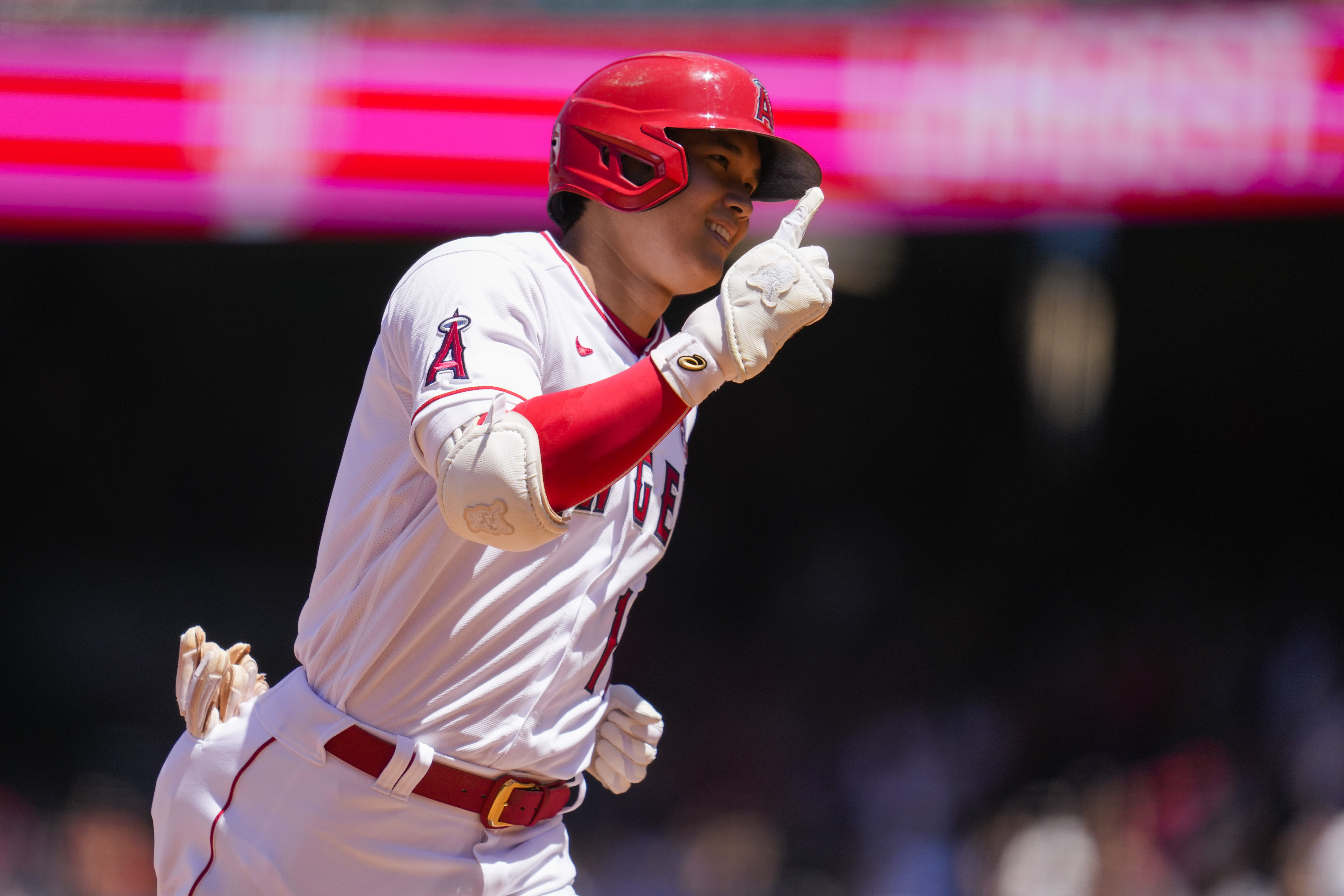 Shohei Ohtani connects on home run during Angels' win over Brewers