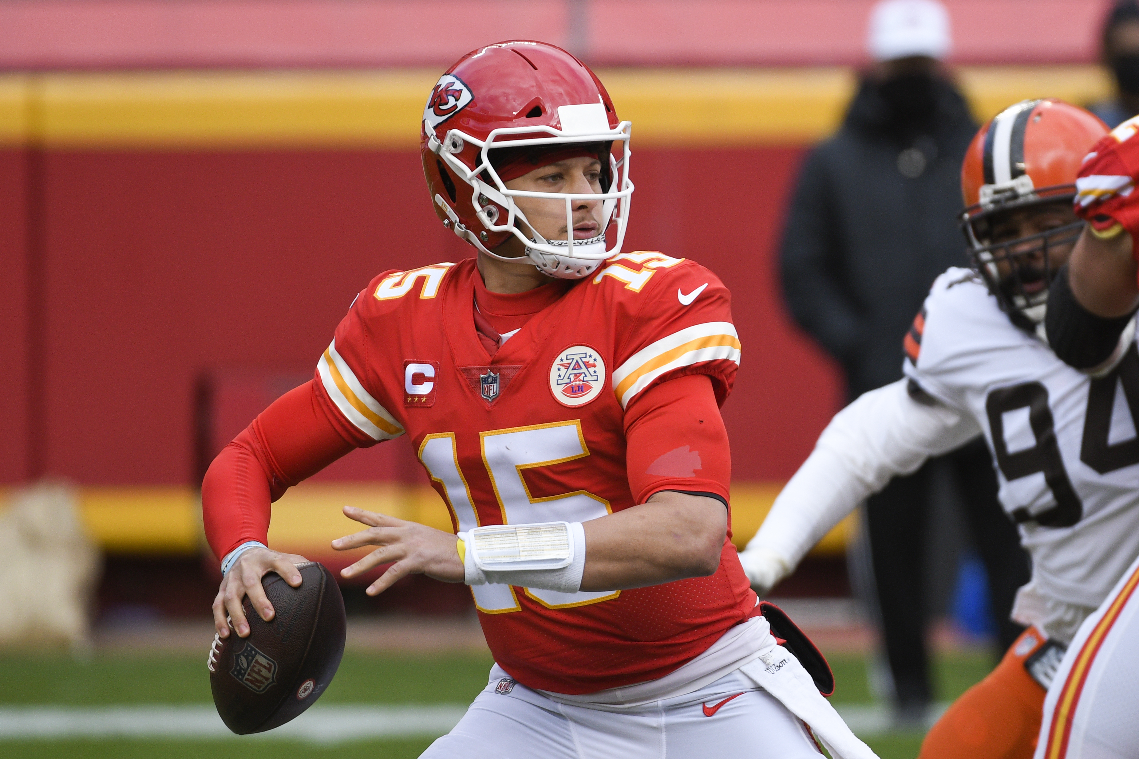 Chiefs unveil Super Bowl rings, Patrick Mahomes celebrates one last time