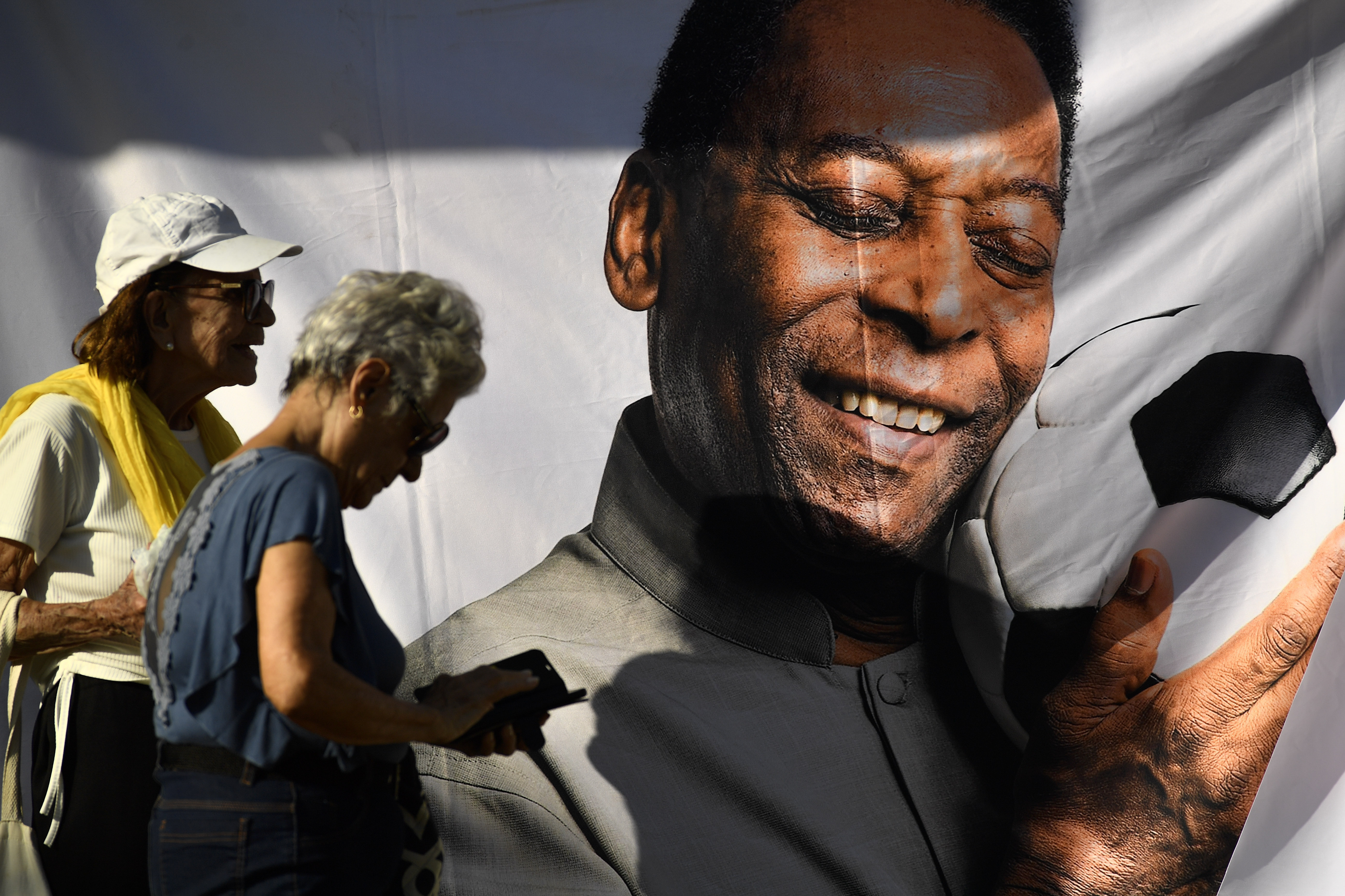 Brazil prepares to bury Pelé in city he made soccer Mecca - The