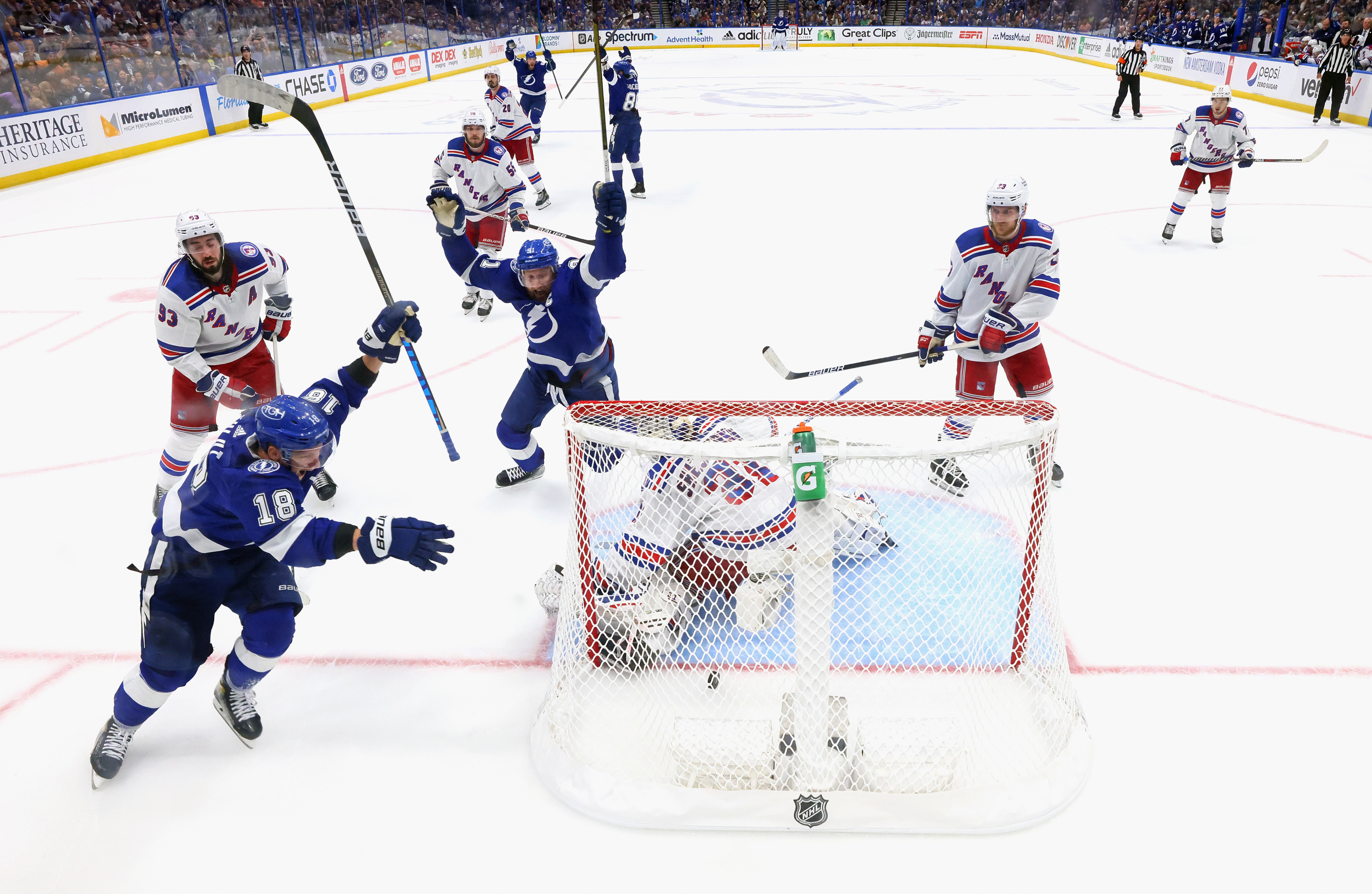 Ondrej Palat's last-minute goal gives Lightning victory in Game 3