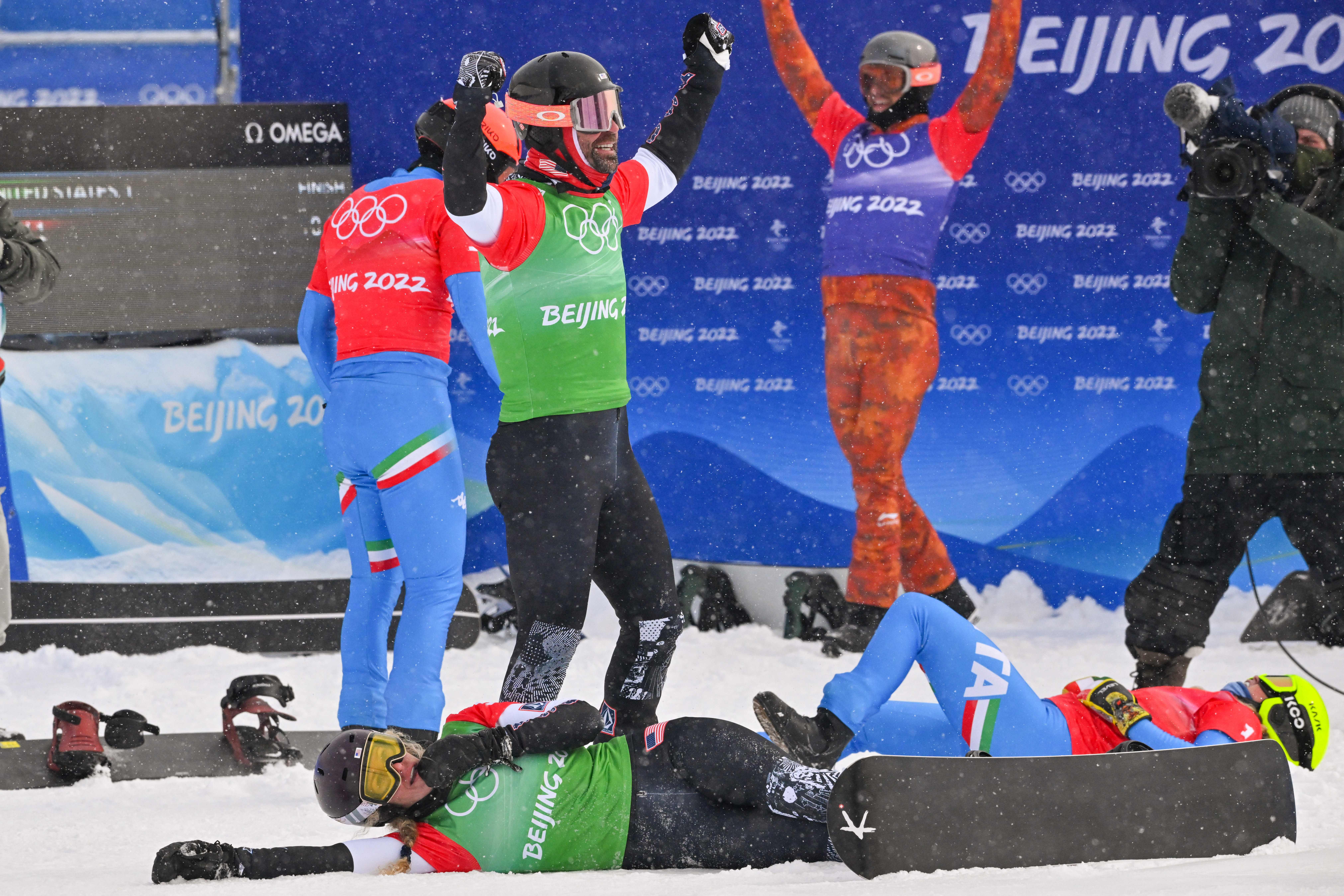 Vermont's Jacobellis golden again, wins mixed snowboard cross in Beijing - The Boston Globe