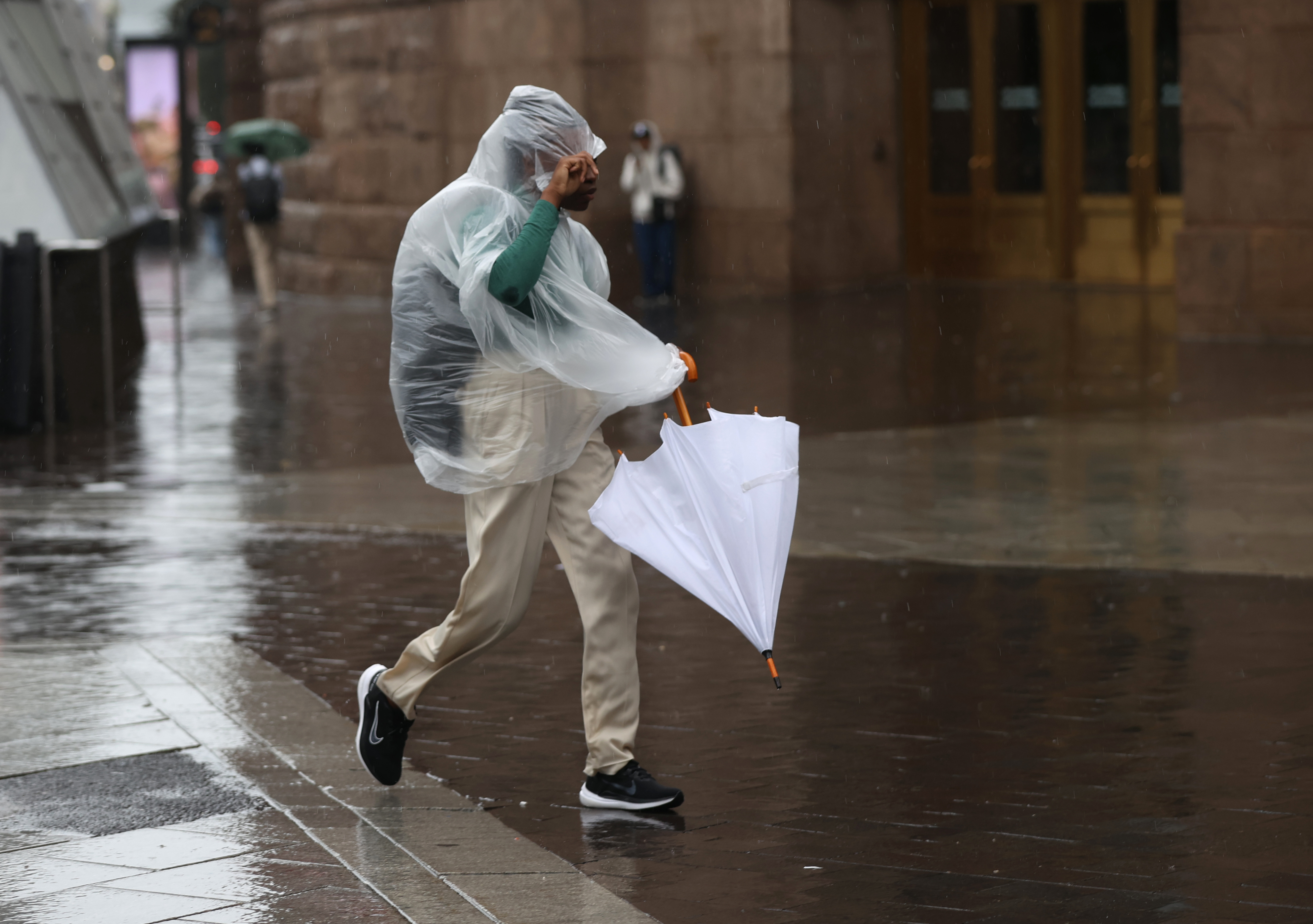 RAINY DAY WALK – Olive and June