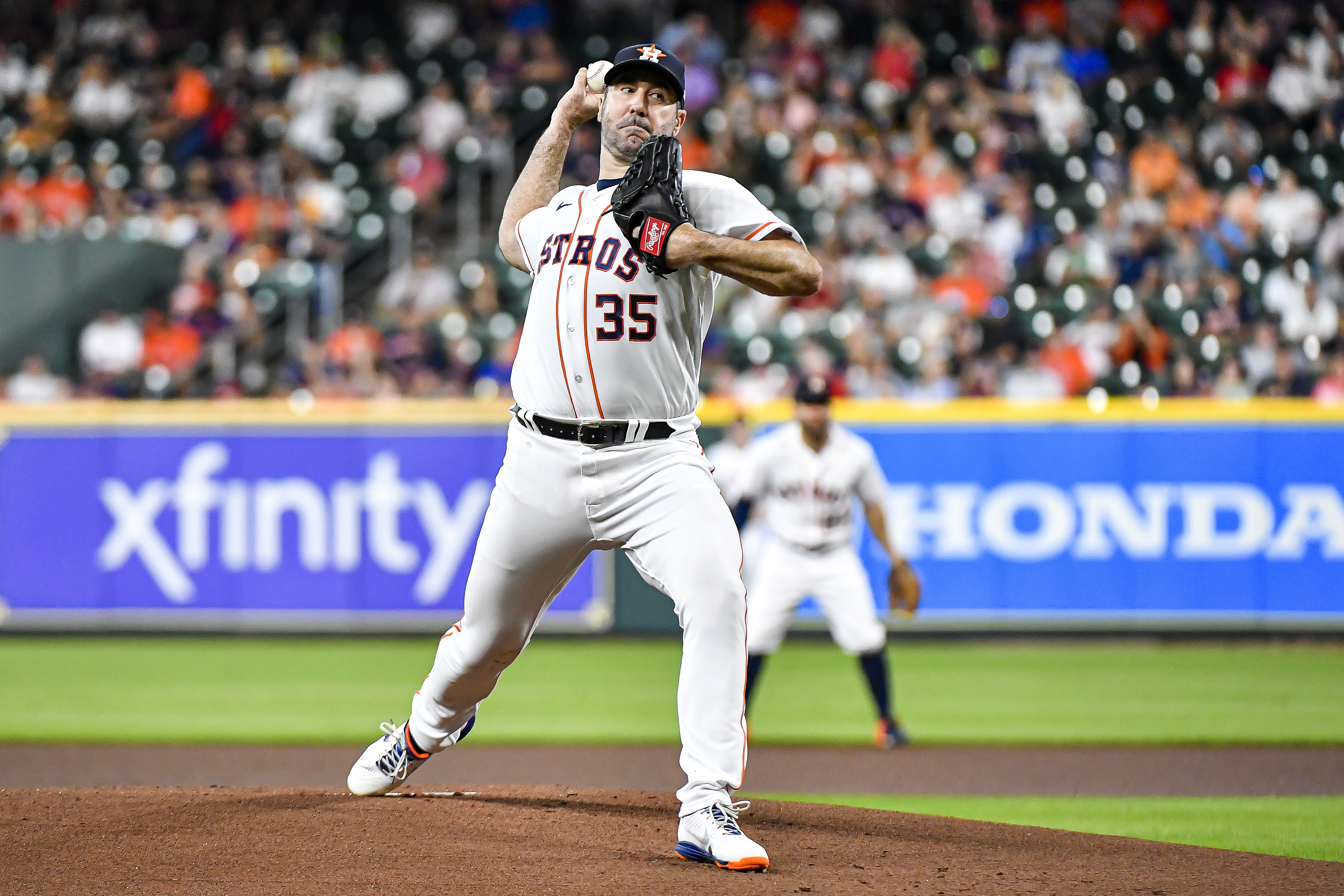 Verlander pitches 7 innings and starts second Astros' s