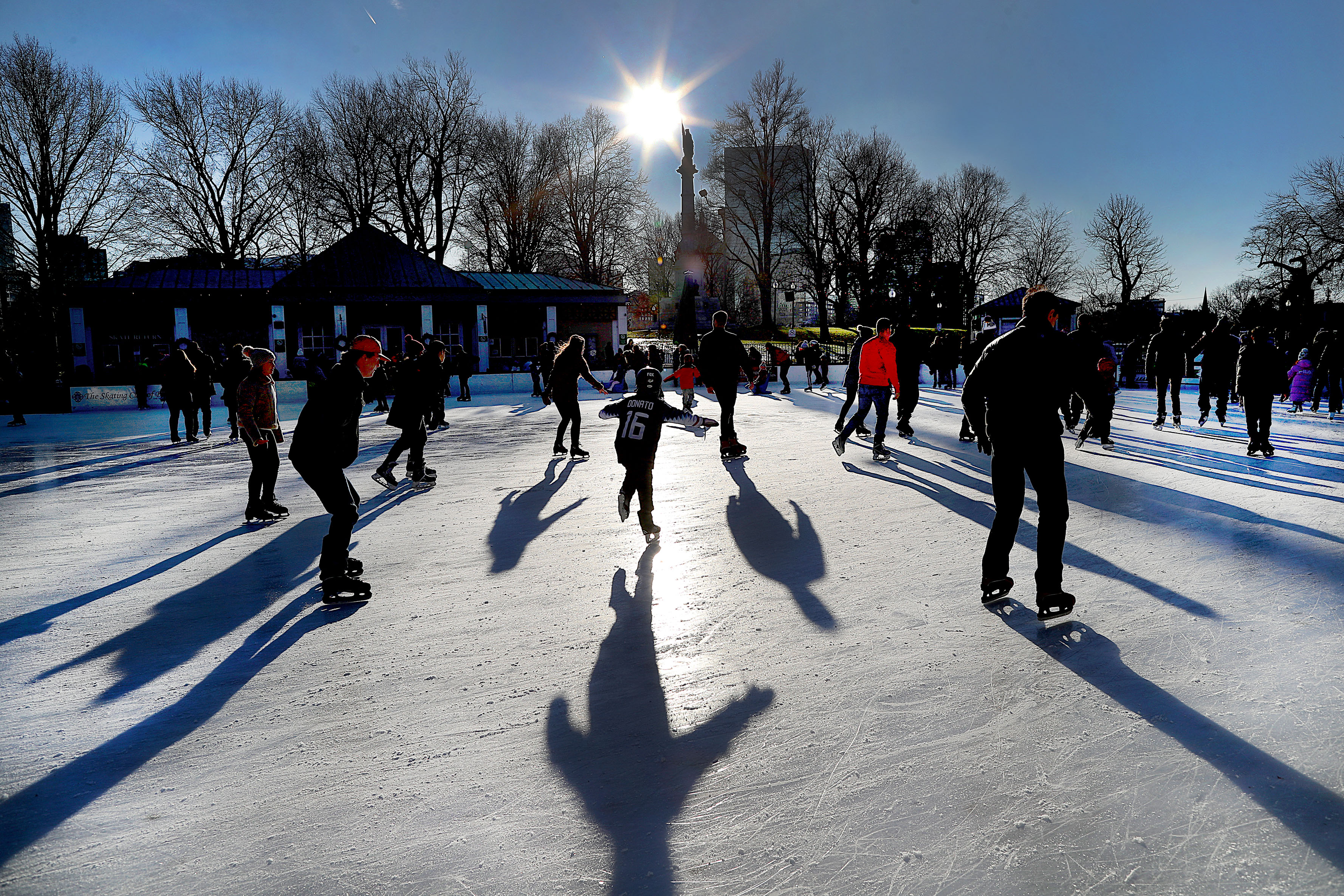 Go skating with Wally and Tessie on the Frog Pond