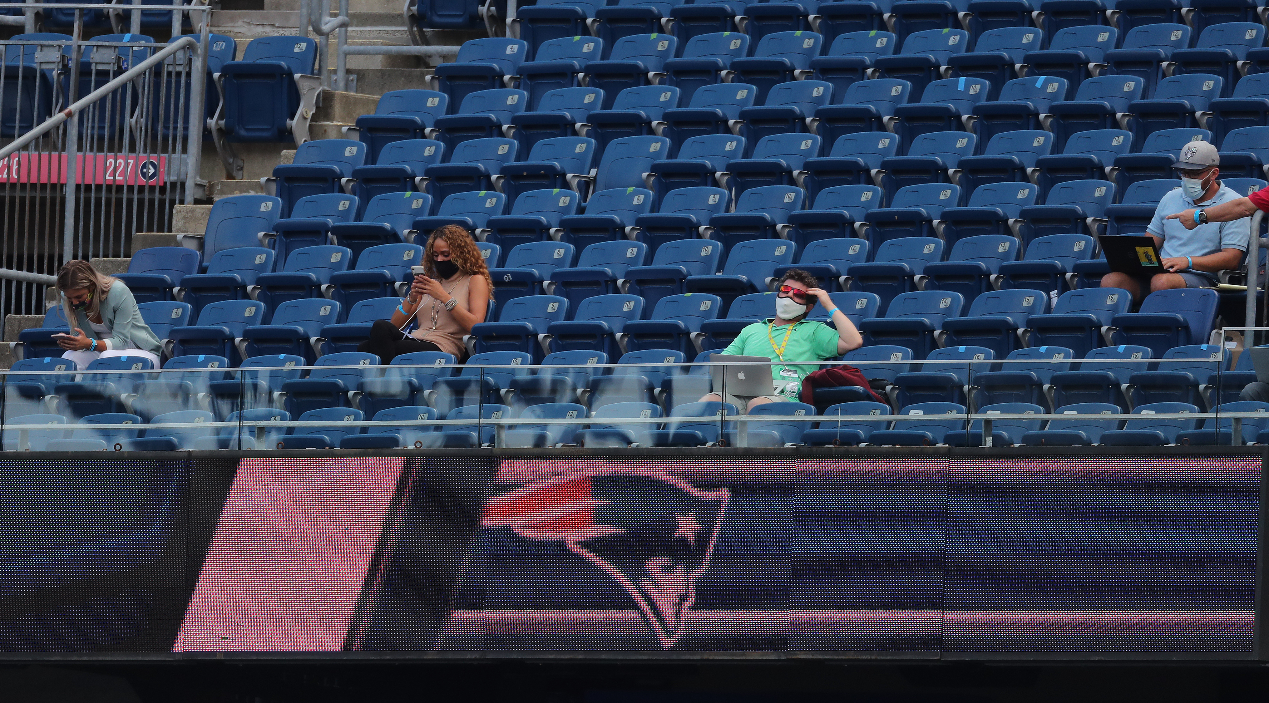 What's it like watching a Patriots game in an empty Gillette Stadium?  Beyond bizarre - The Boston Globe