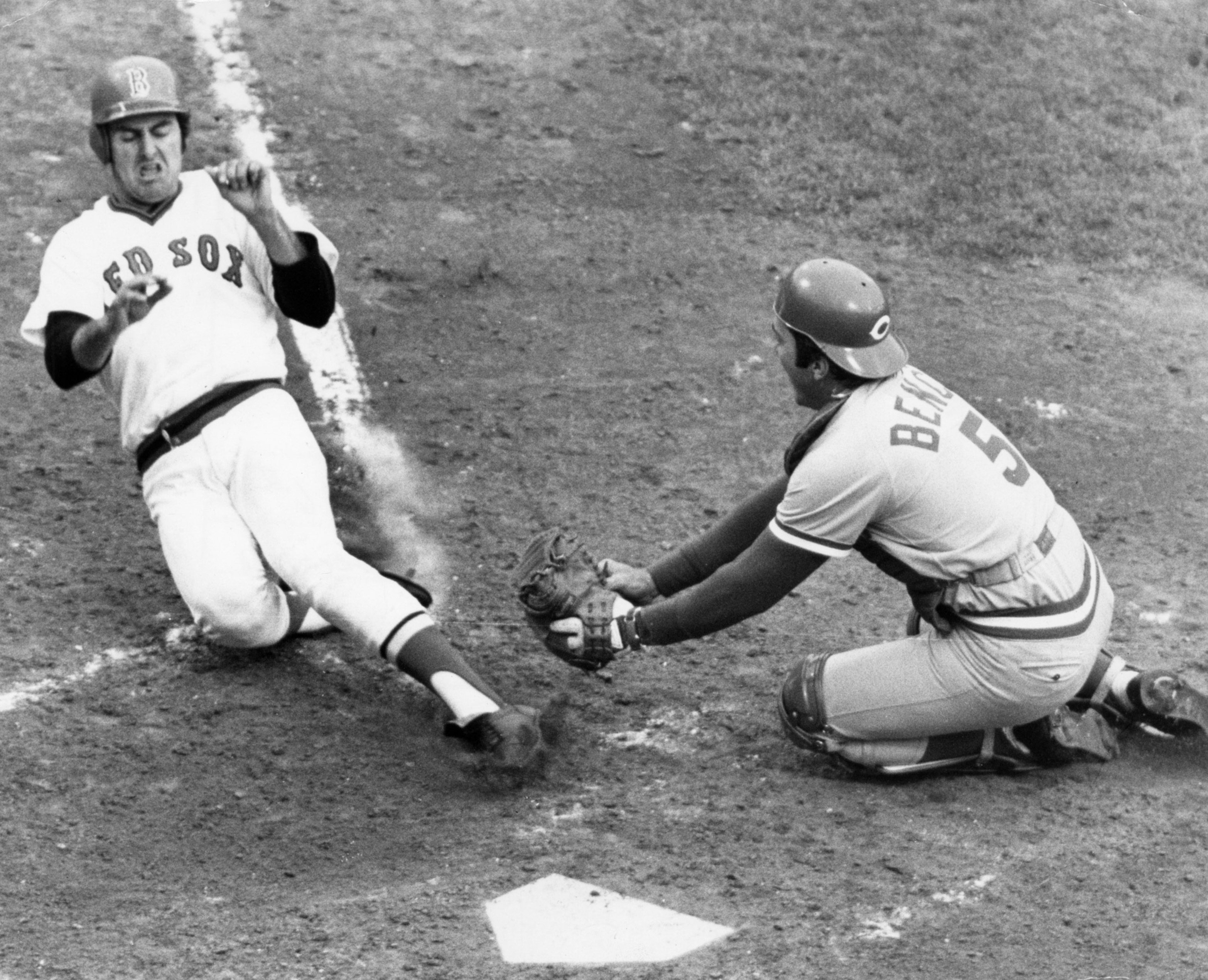 A great forgotten play in Sox history. Pokey Reese climbs the