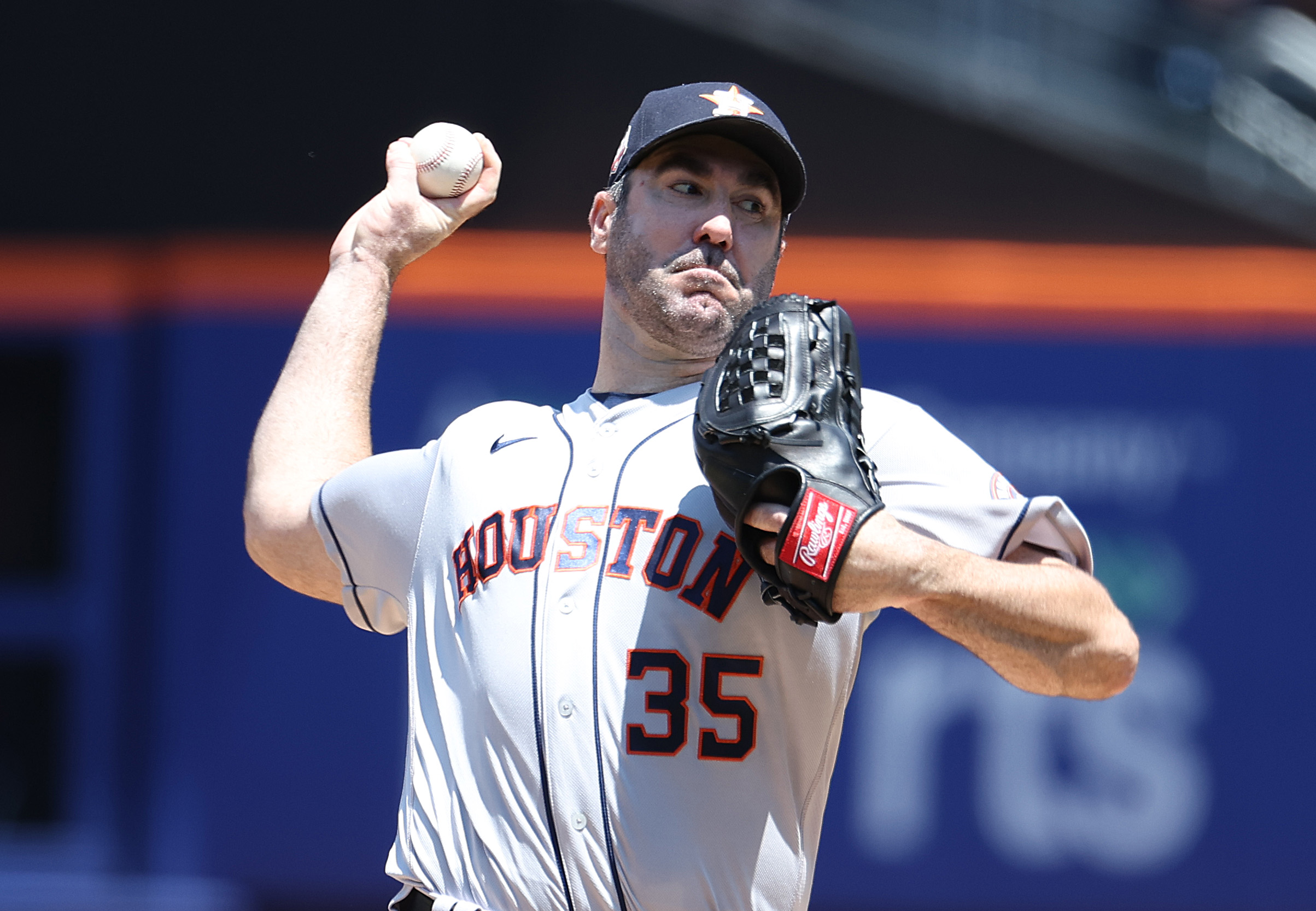 Verlander gets MLB-leading 11th win as Astros down KC 5-2