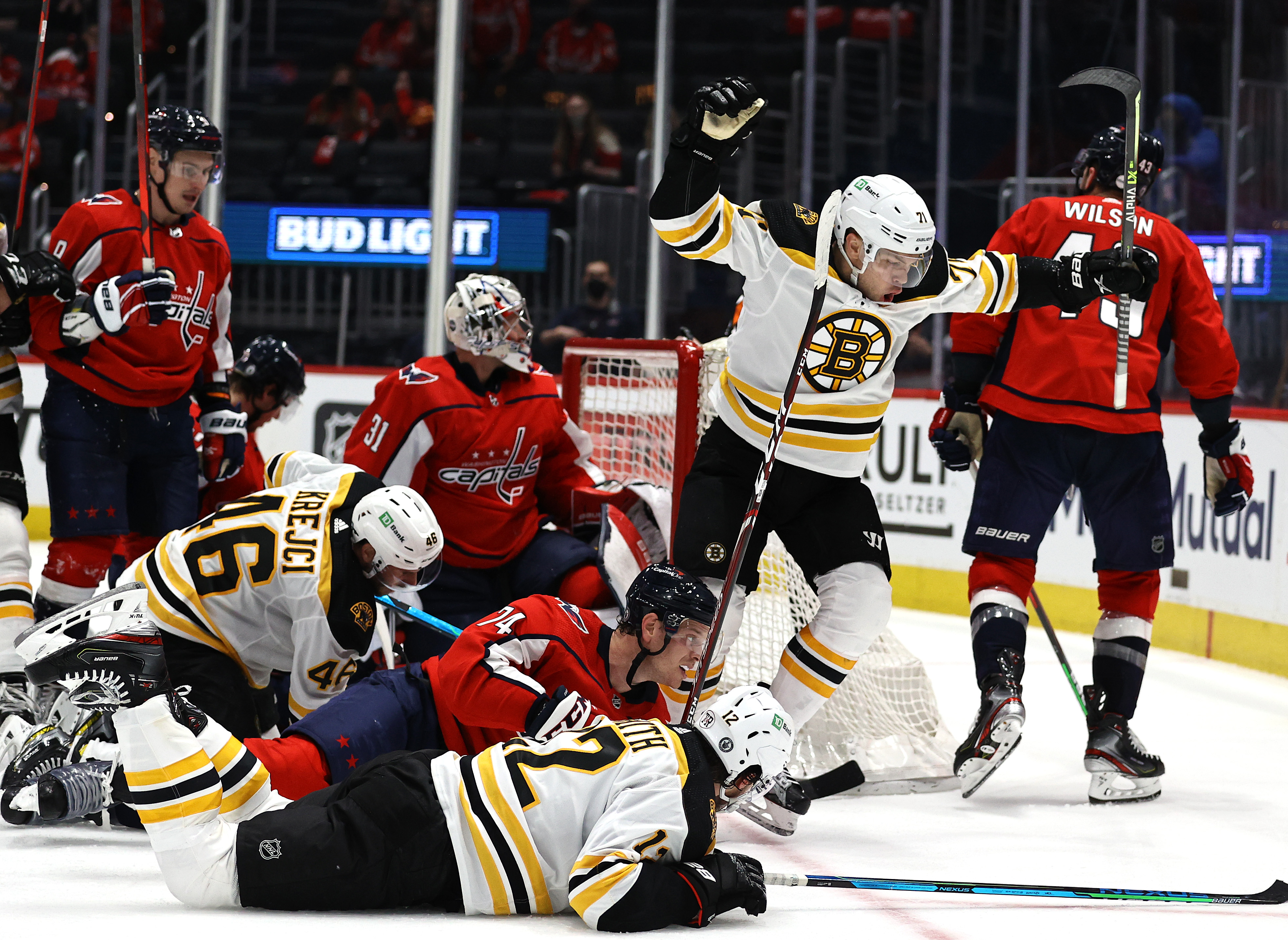 Bruins notebook: Curtis Lazar a man in the middle again