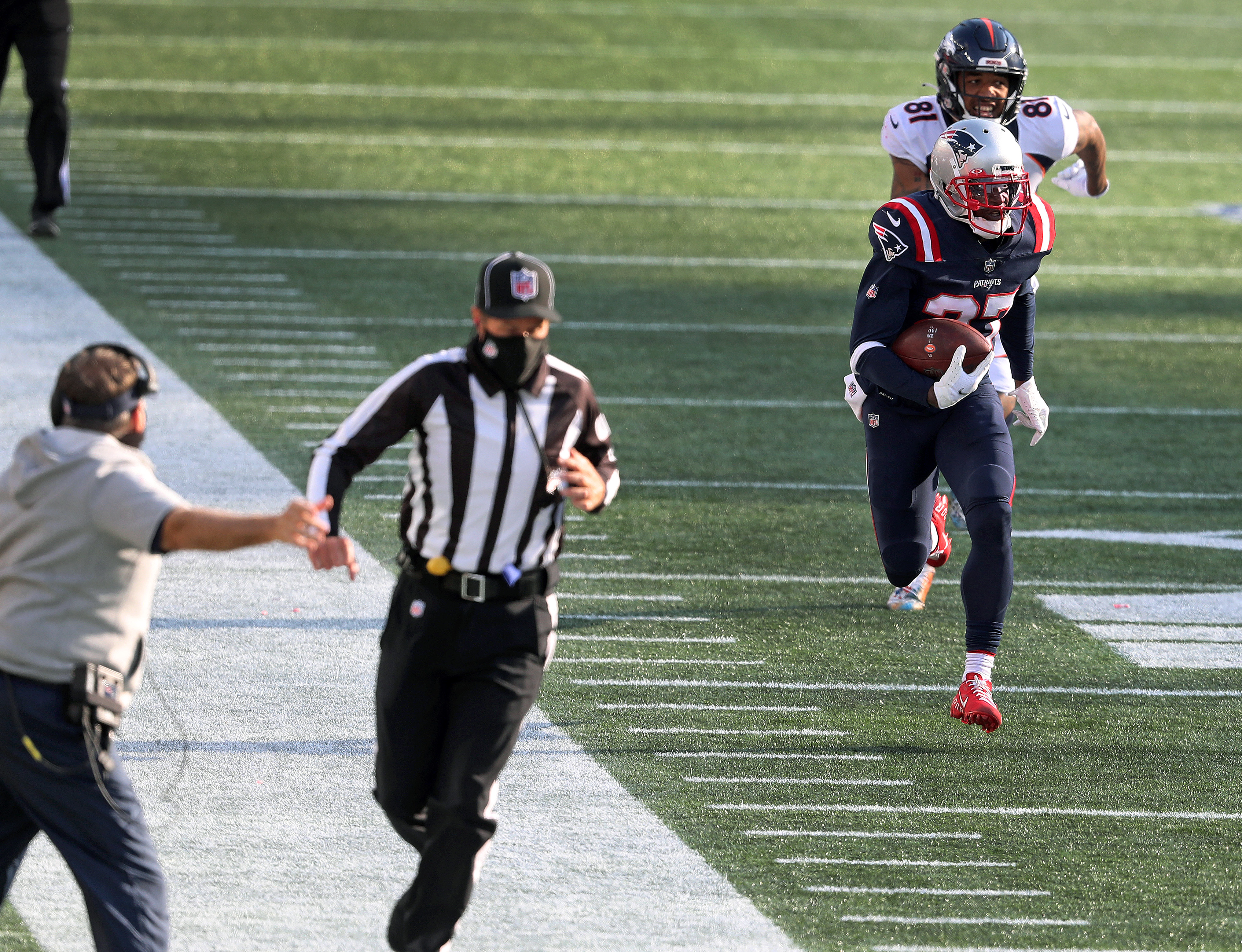 Broncos upend rusty Cam Newton, Patriots, 18-12, in postponed