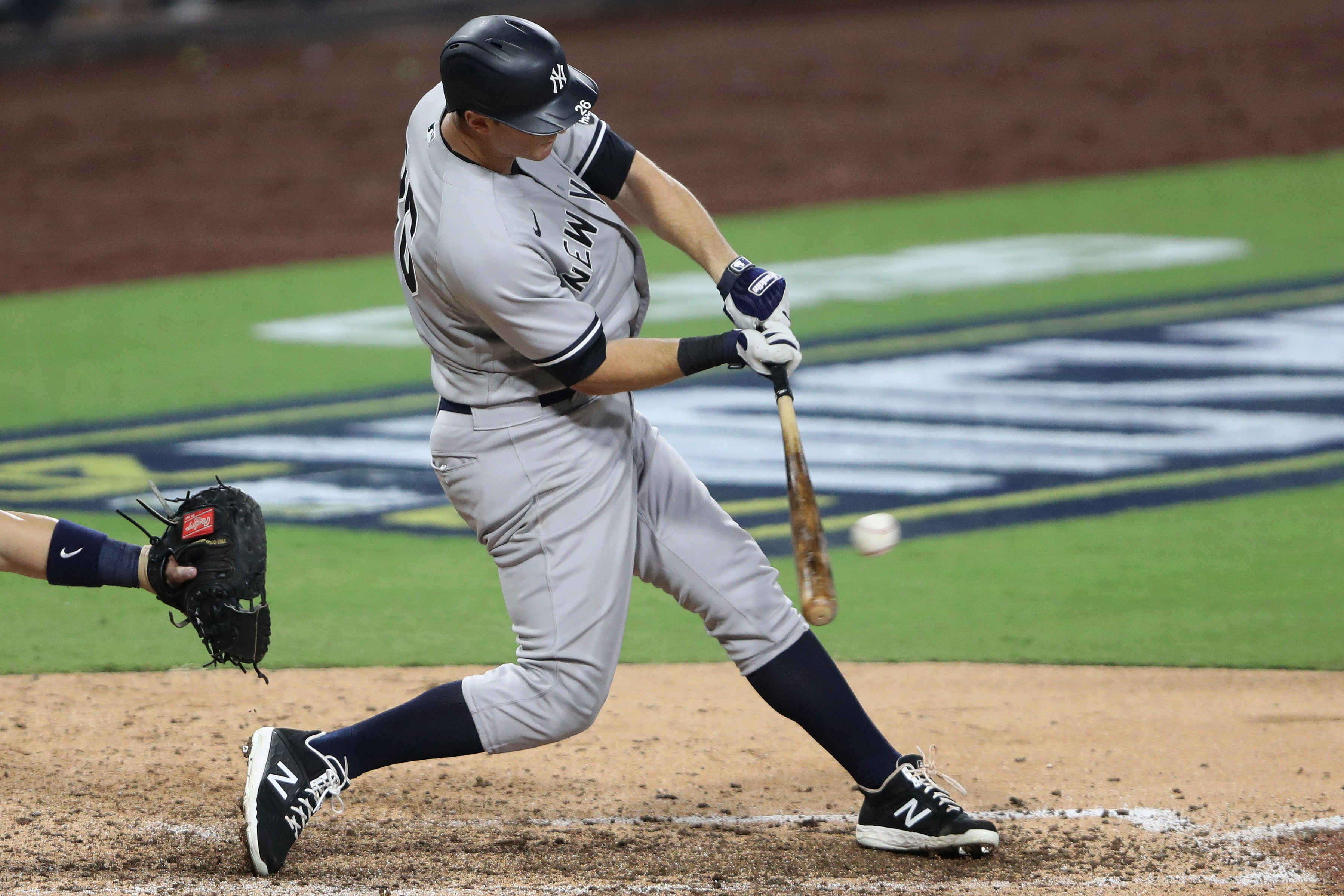 Signing a player like DJ LeMahieu could cost a team a draft pick.