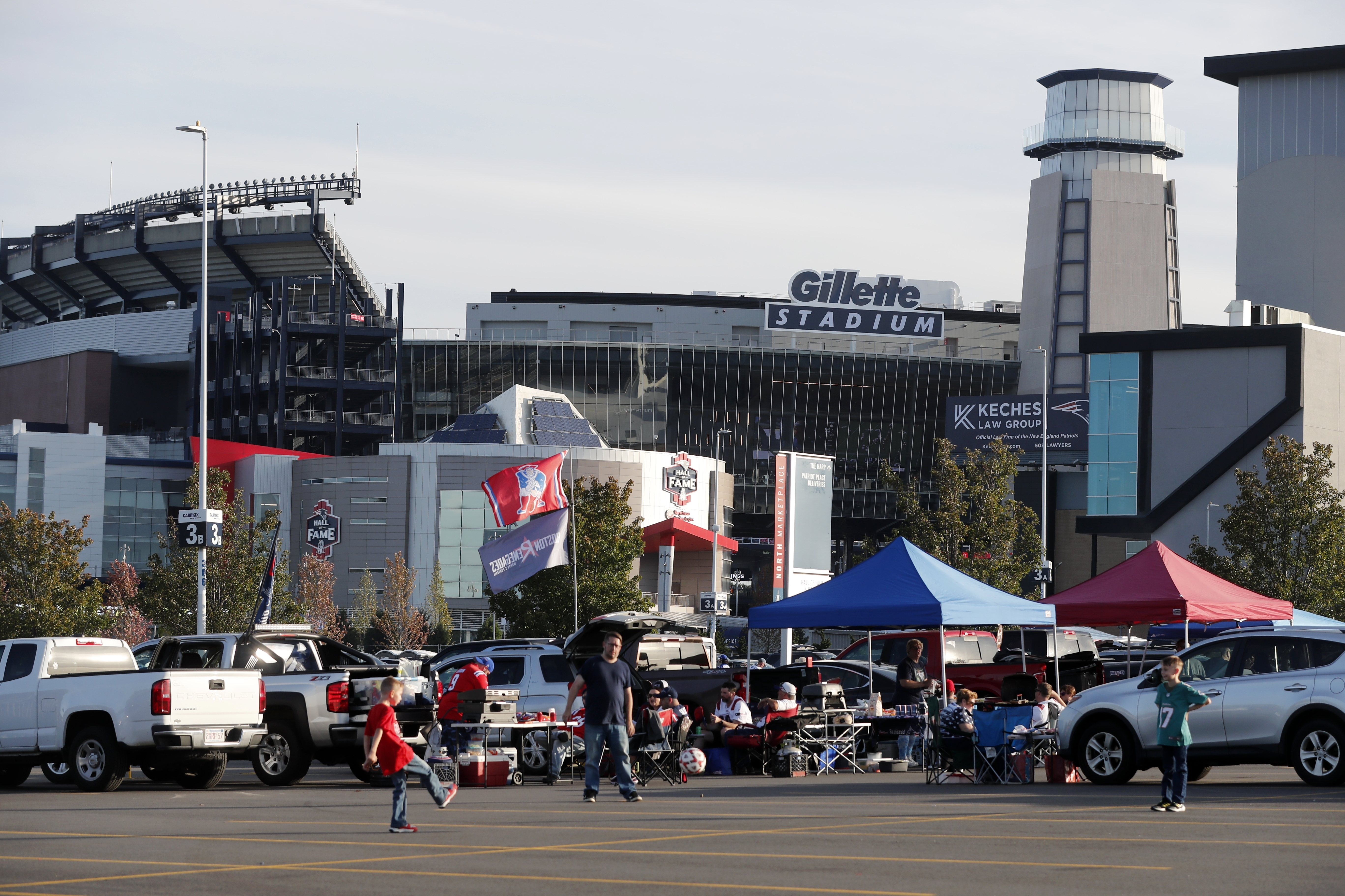 Johnston firefighter helps save man's life during Patriots game