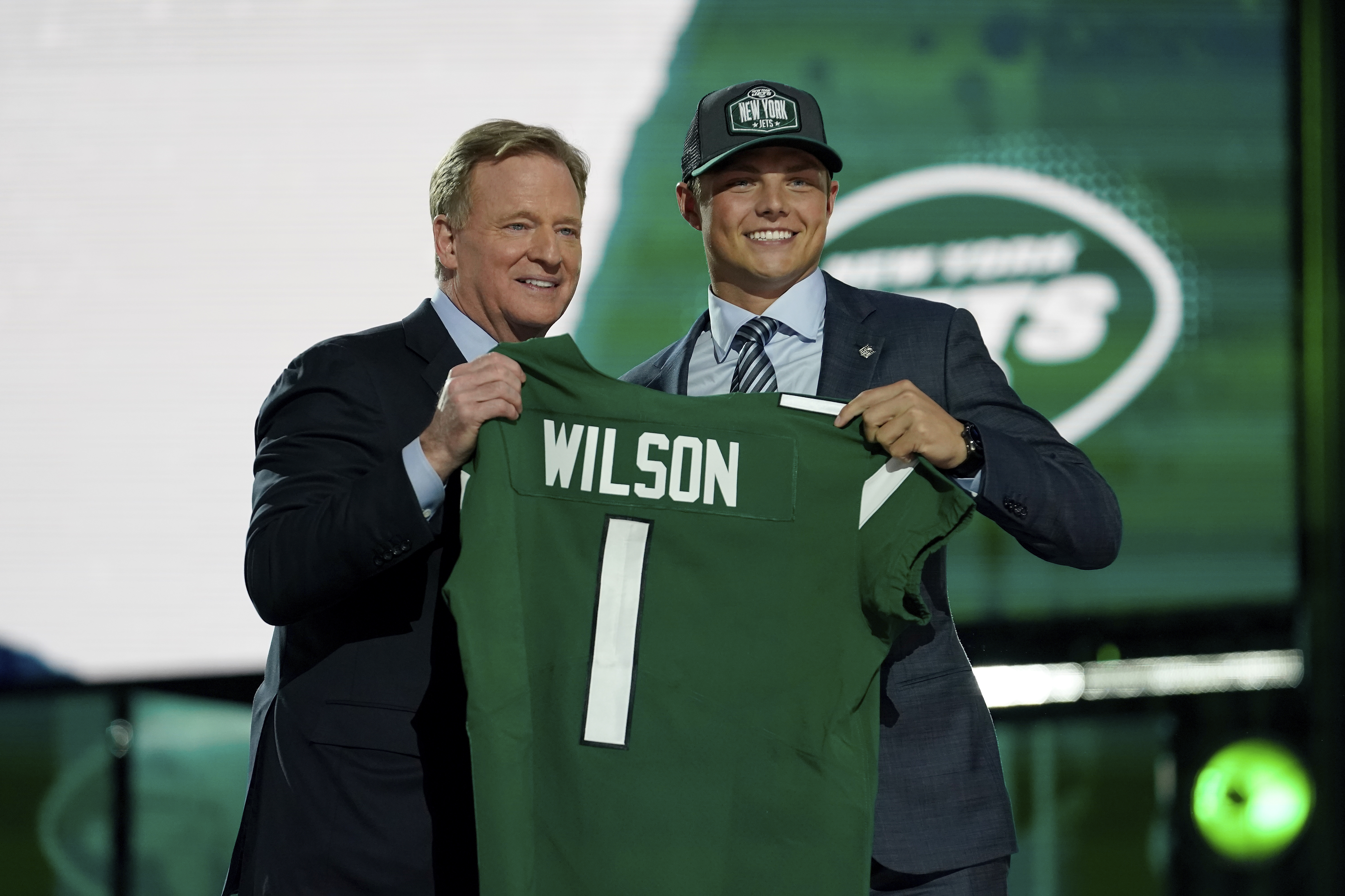 PFF News Mailbag: Why Jets chose Mike White to replace Zach Wilson
