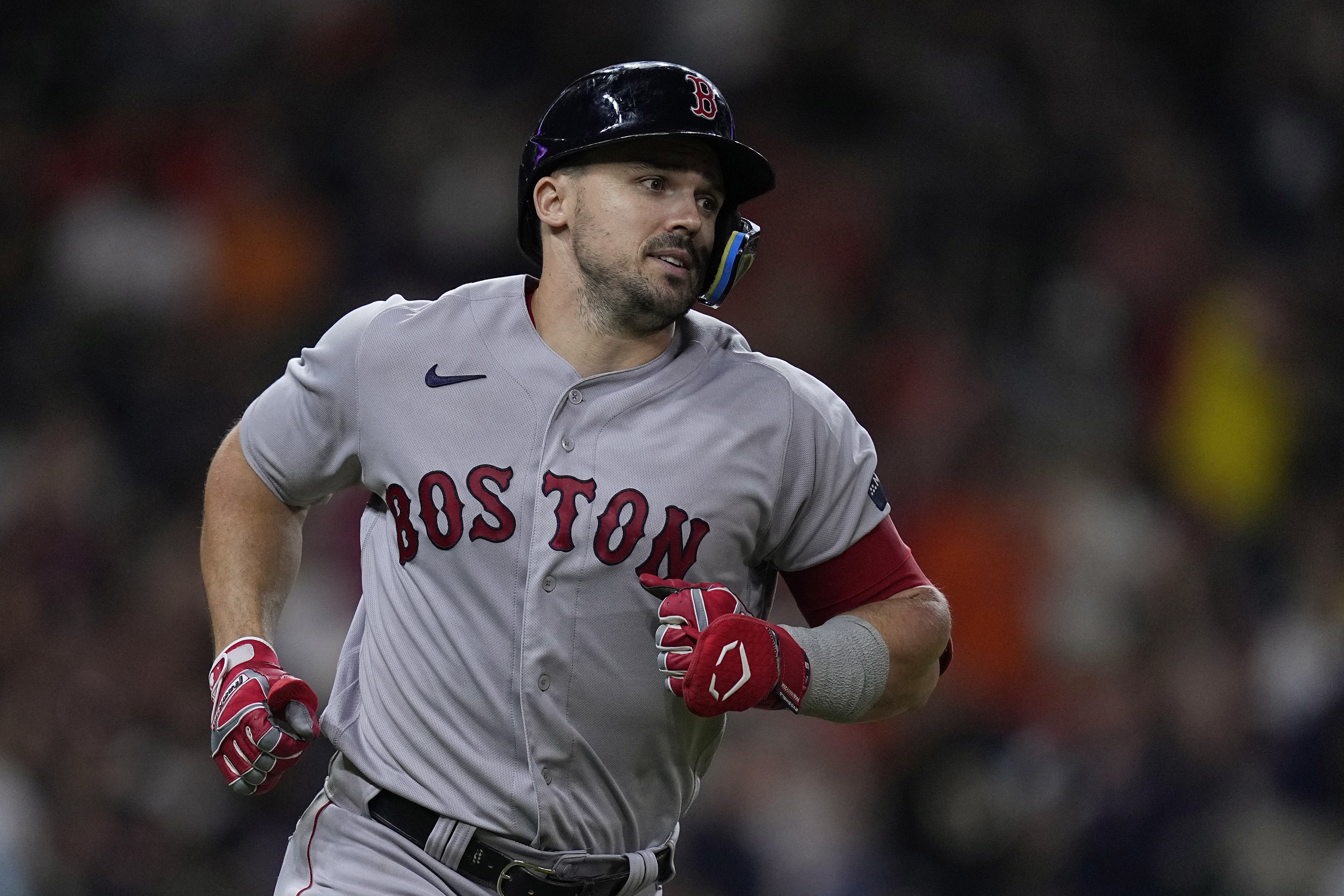 Duvall's 3-run homer helps lifts Red Sox past Dodgers