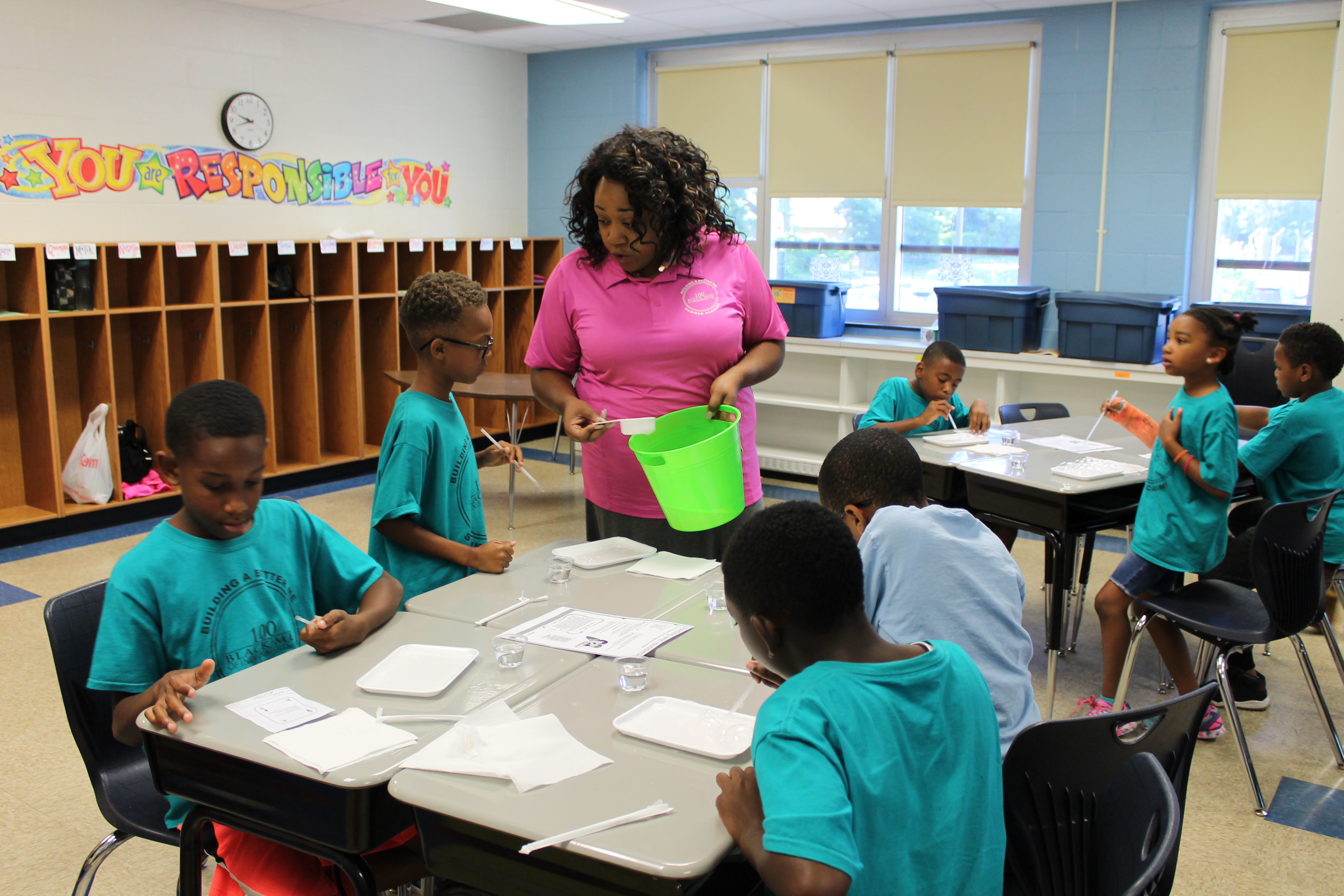 With students speaking 10 different languages, teachers at Indianapolis'  'Newcomer' school find creative ways to communicate - Chalkbeat