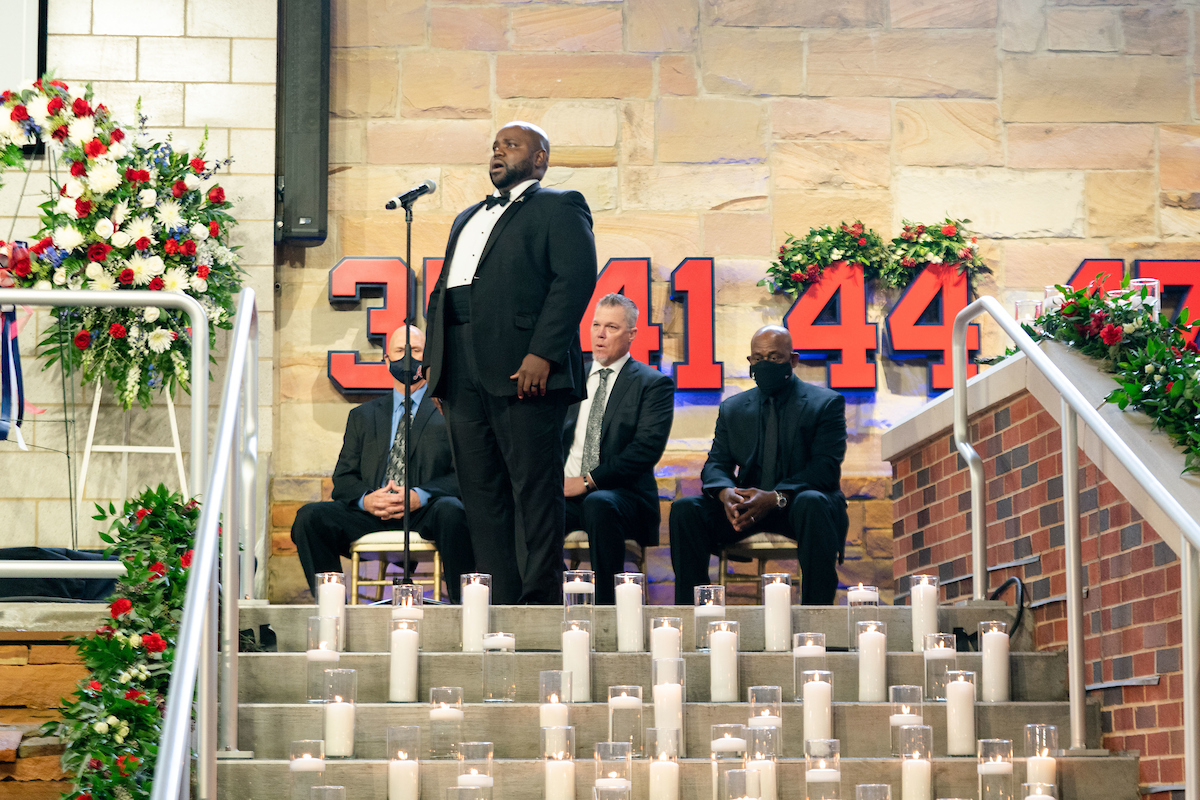 Dusty Baker shares emotional Hank Aaron tribute in video