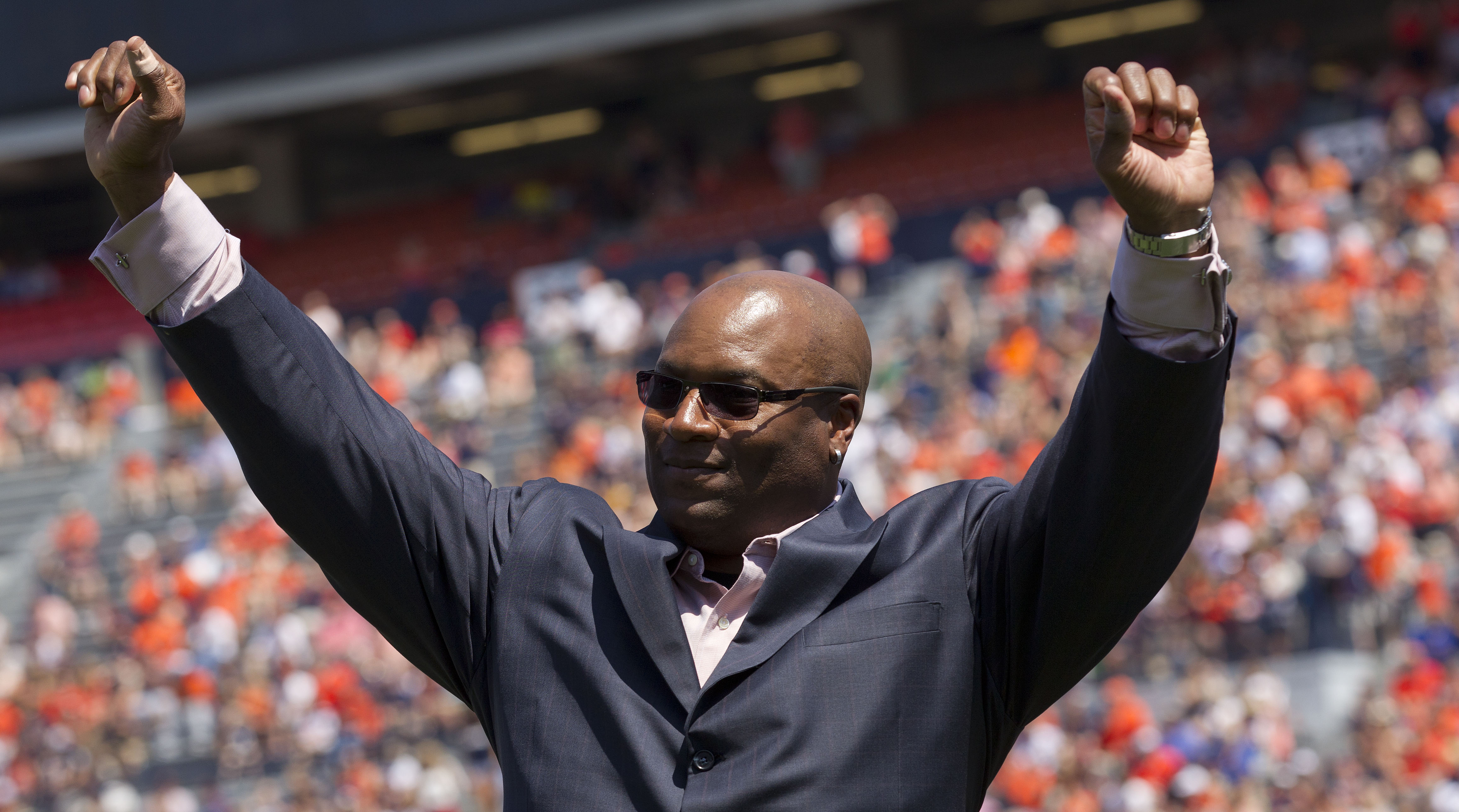 College football legend Bo Jackson helps pay for Uvalde victims