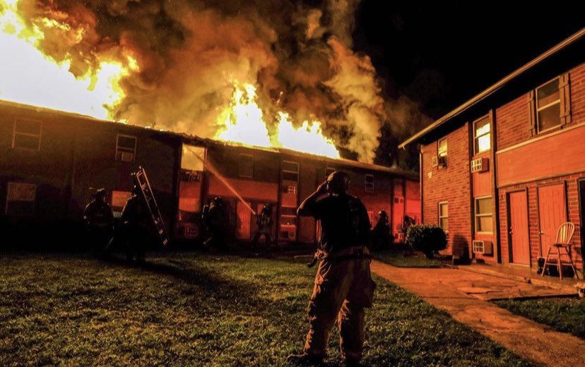 10 Families Displaced After Fire Destroys A Southwest Atlanta Apartment Building Wsb Tv Channel 2 Atlanta