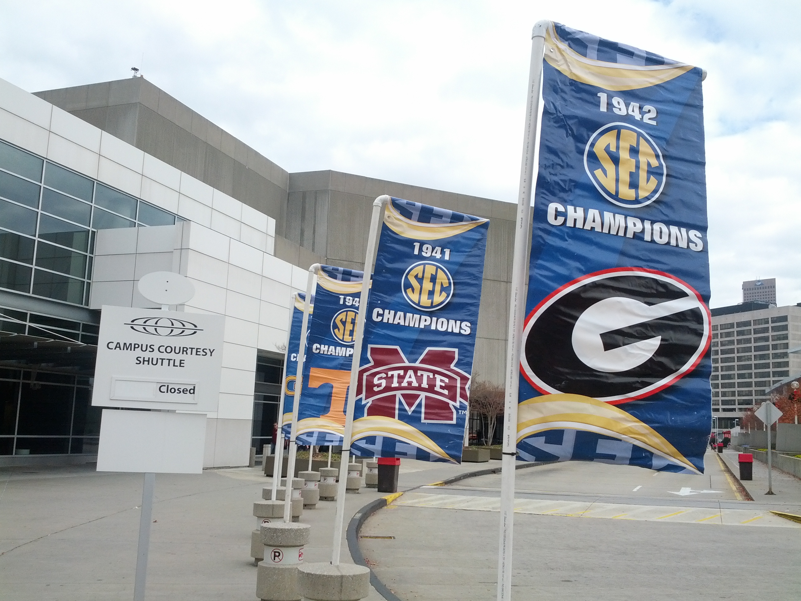 Bama fans wait out big game at SEC Fanfare 95.5 WSB