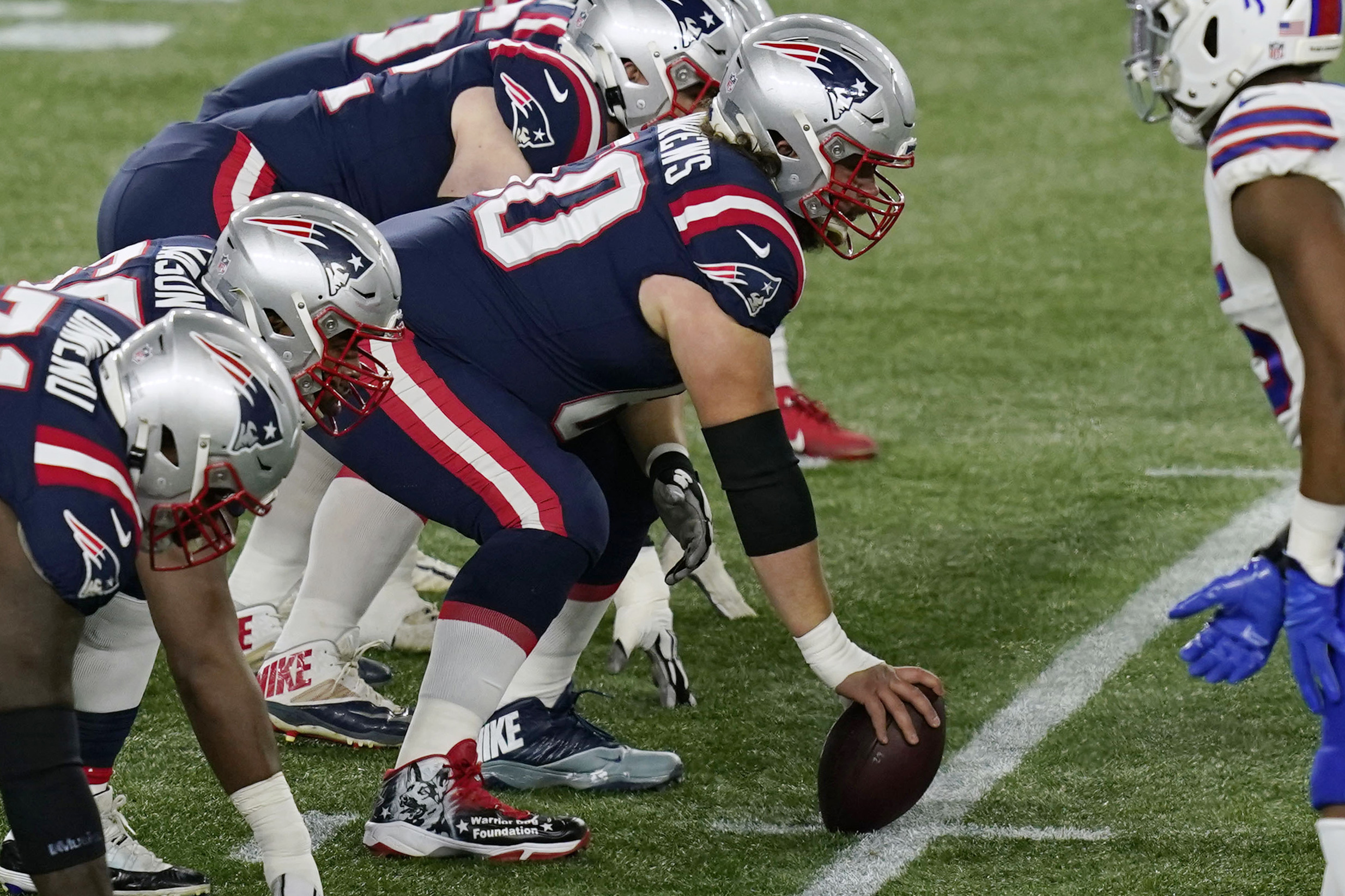 Report: Patriots captain David Andrews enters concussion protocol after  suffering illegal hit on MNF – Boston 25 News