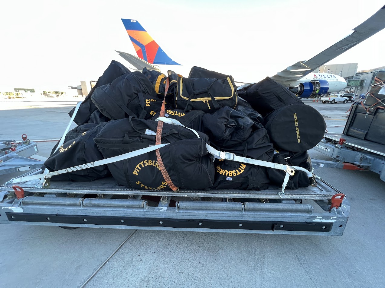 Steelers' team plane makes emergency landing in Kansas City, no injuries  reported - ABC 6 News 