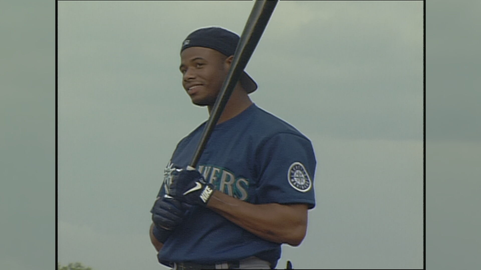 Cincinnati Reds on X: #OTD in #Reds history, 2000: Ken Griffey Jr. becomes  the youngest player to reach 400 home runs with a solo shot against the  Rockies at Coors Field.  /