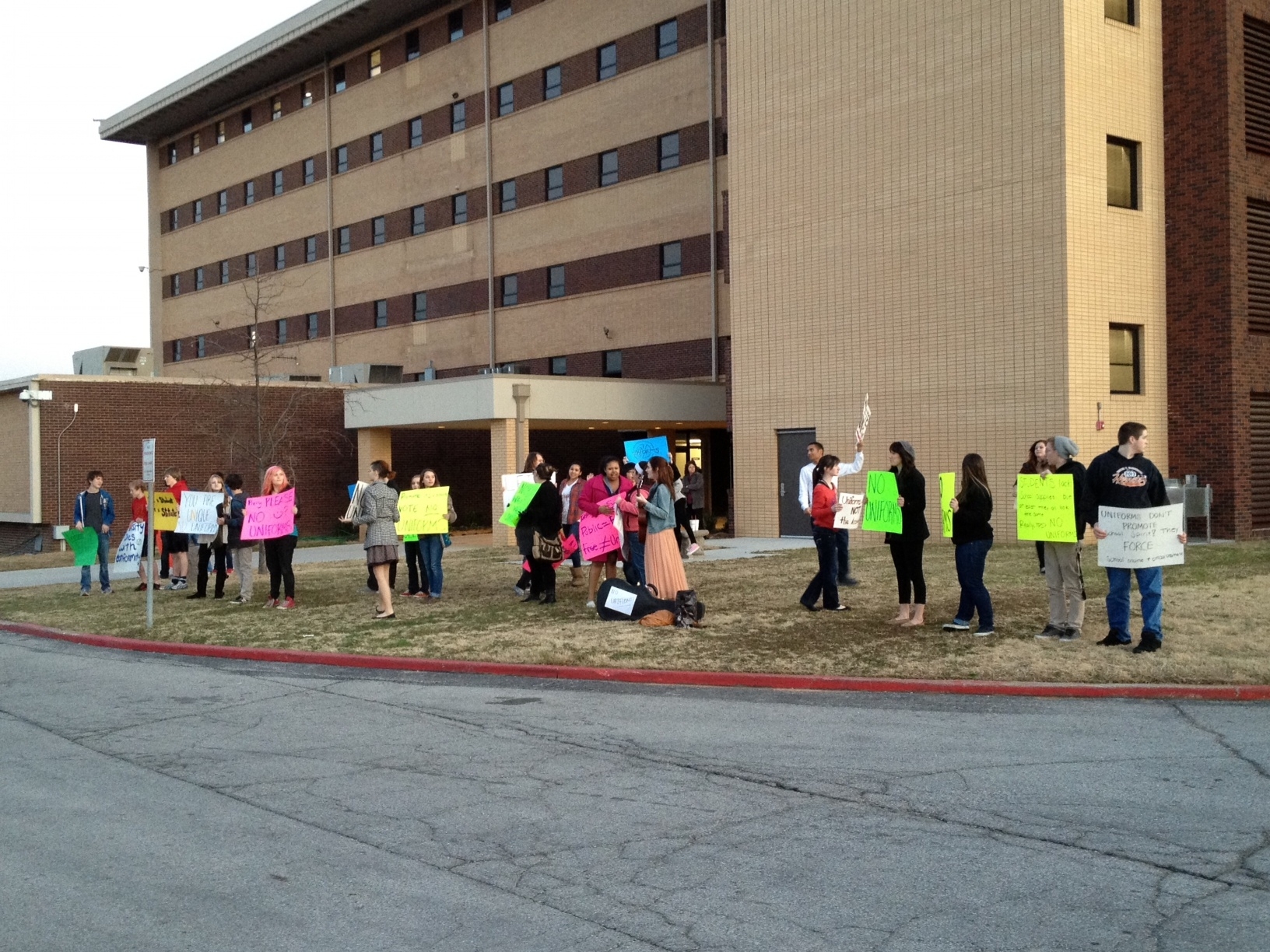 Tulsa school board votes to adopt uniforms for all high school students