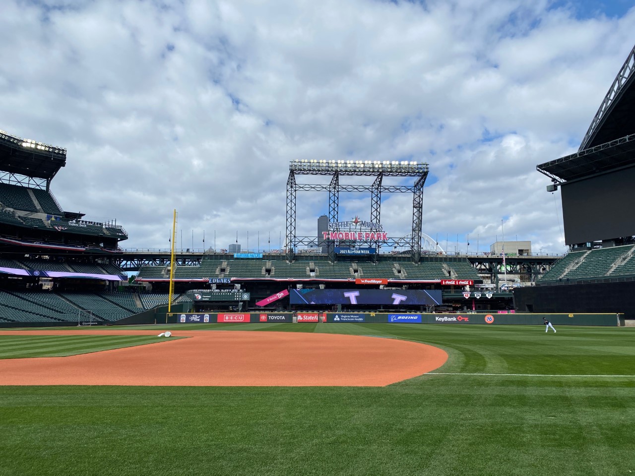 Live updates from 2023 Opening Day in Seattle