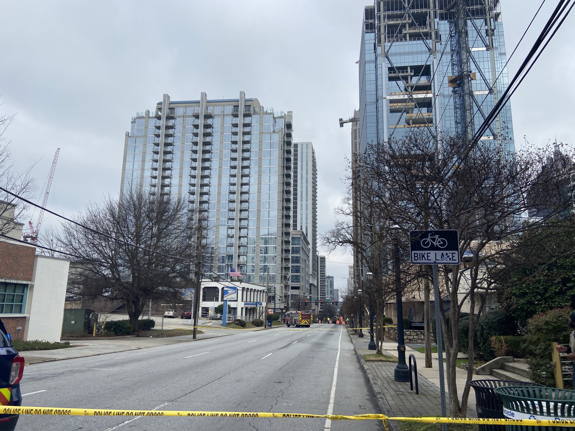West Peachtree To Remain Closed Rest Of Week As Crews Work To Dismantle Dangling Crane Wsb Tv Channel 2 Atlanta