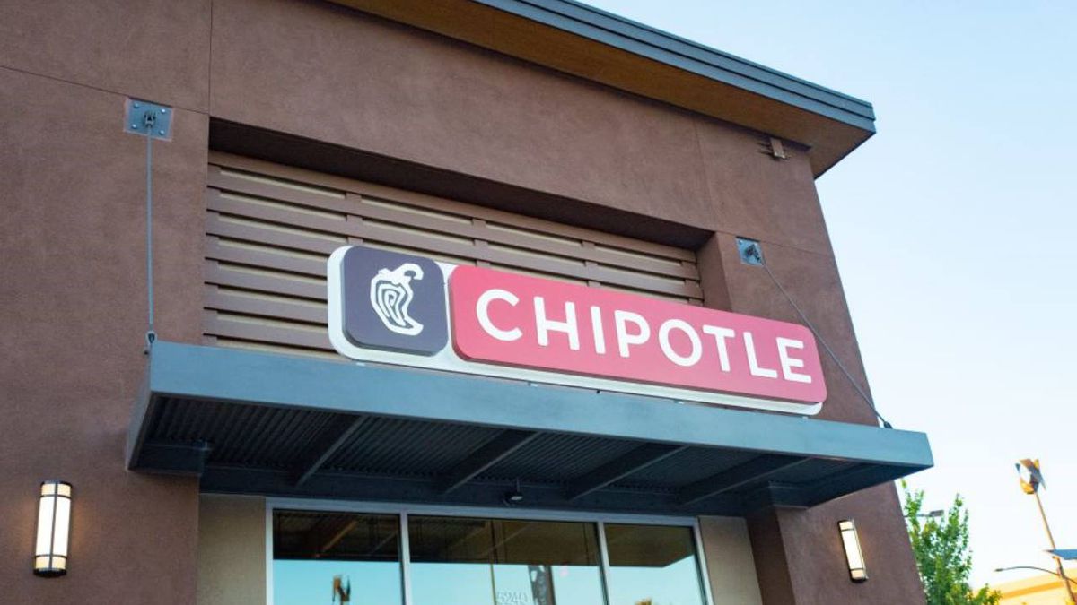 chipotle-agrees-to-pay-record-25m-fine-over-tainted-food-95-5-wsb