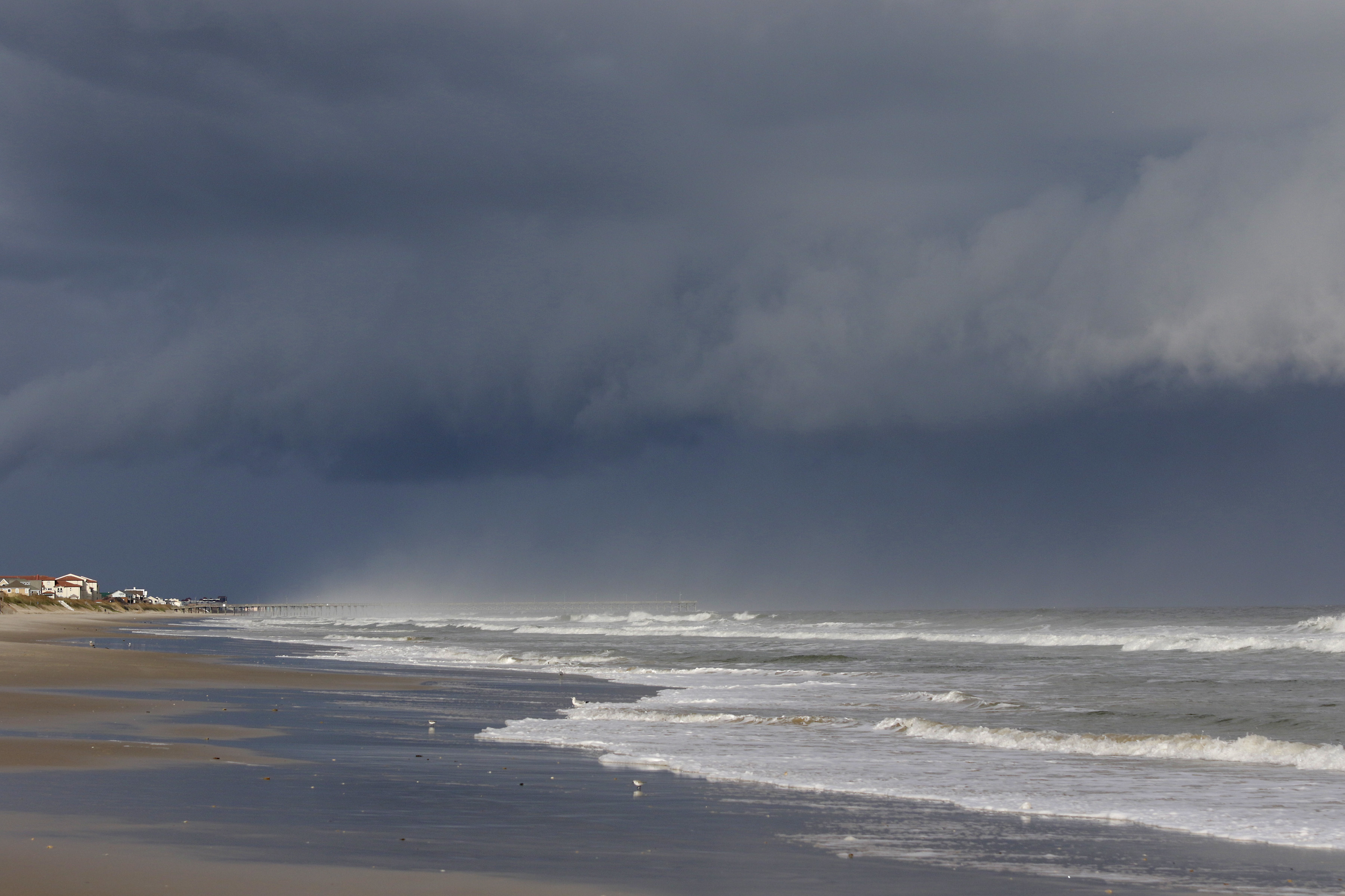 Father drowns off NC beach after trying to rescue wife, son in rip ...