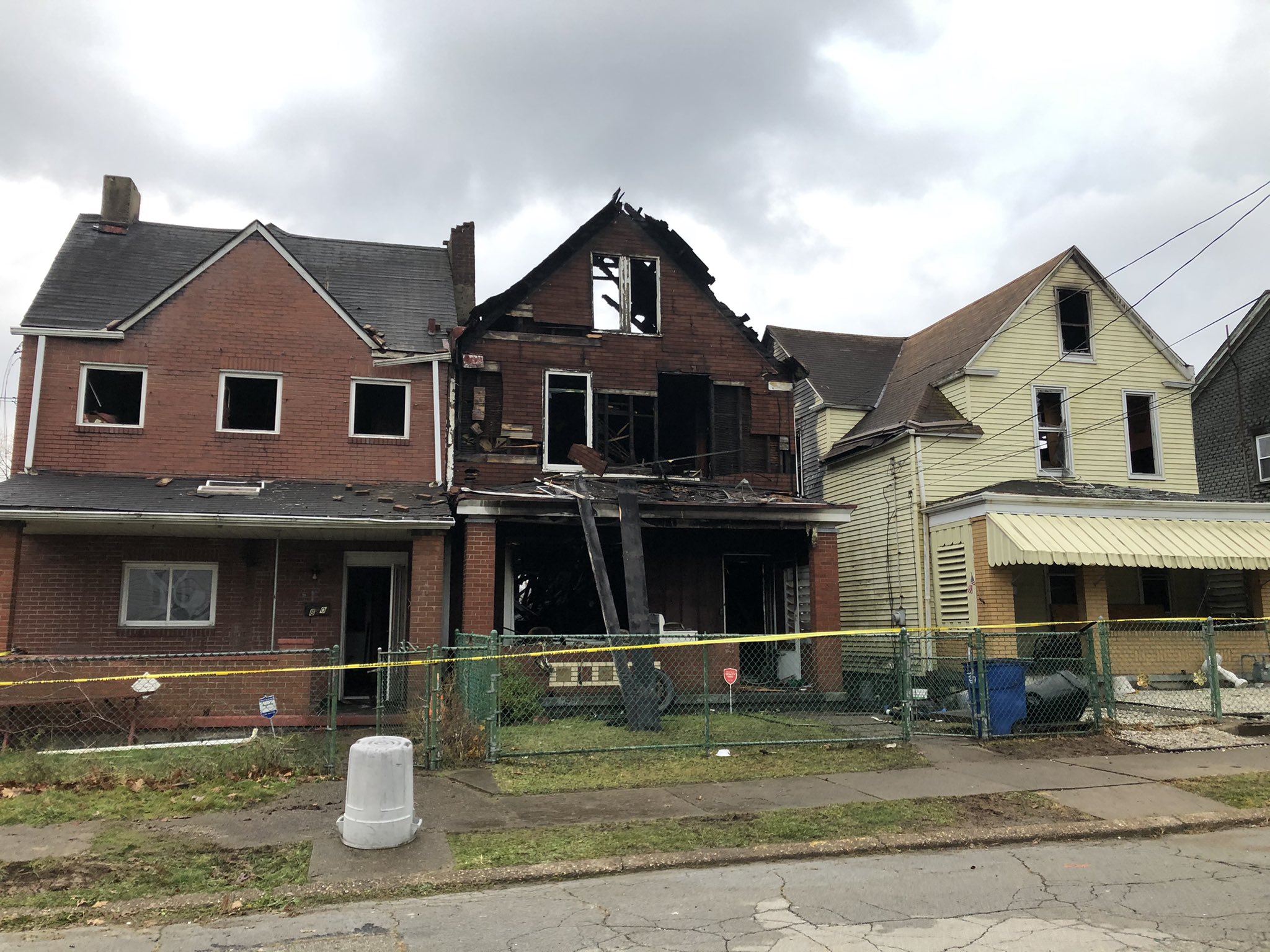 Three houses destroyed in Hazelwood fire – WPXI