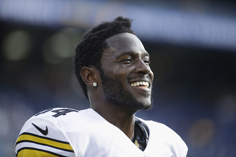 Antonio Brown returns to football field on Sunday – WPXI