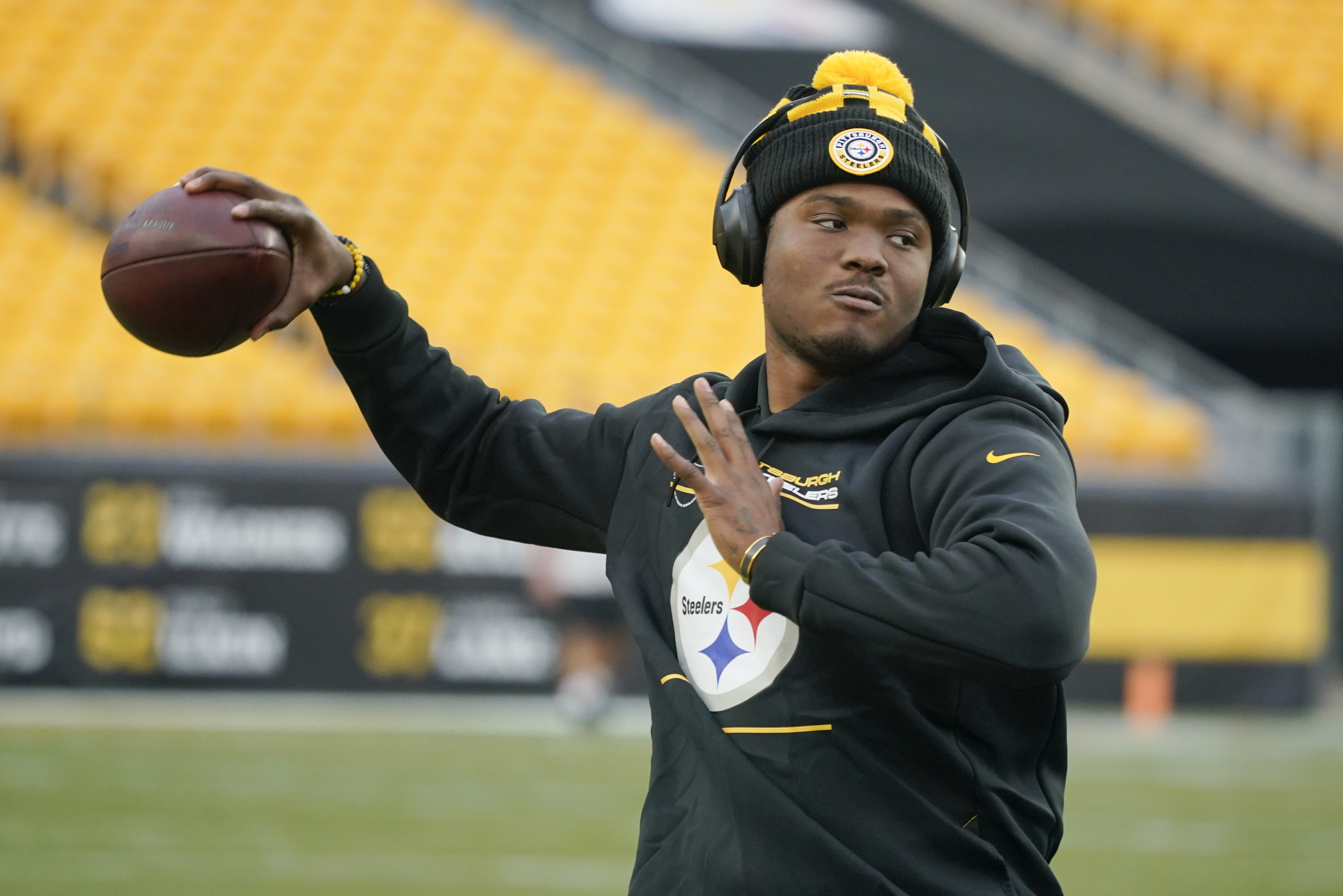 Dwayne Haskins: Pittsburgh Steelers quarterback dies after being hit by  truck on Florida highway, US News