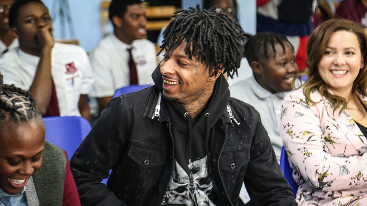 21 Savage Hosts “Issa Back To School Drive” In Hometown –