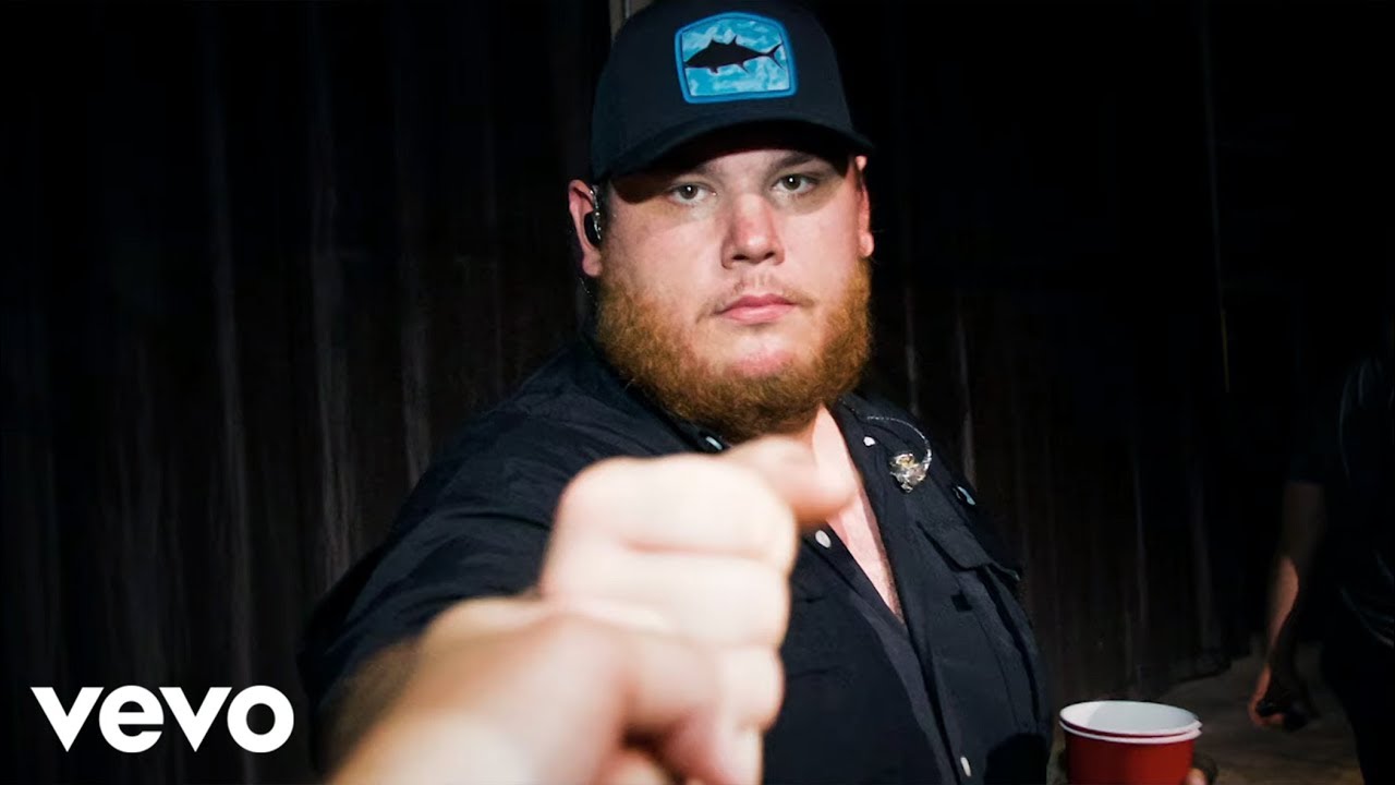 Luke Combs Responds To Fan’s Funny Wedding Picture With Brand New Song