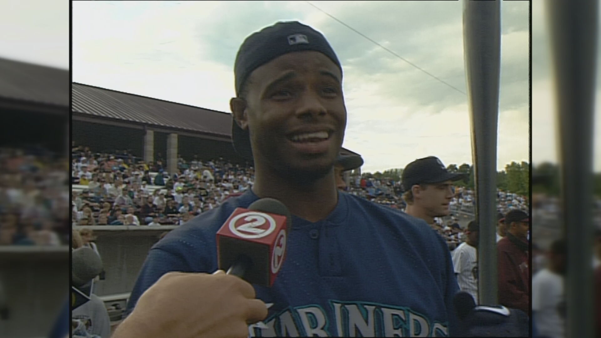 Cincinnati Reds on X: #OTD in #Reds history, 2000: Ken Griffey Jr. becomes  the youngest player to reach 400 home runs with a solo shot against the  Rockies at Coors Field.  /