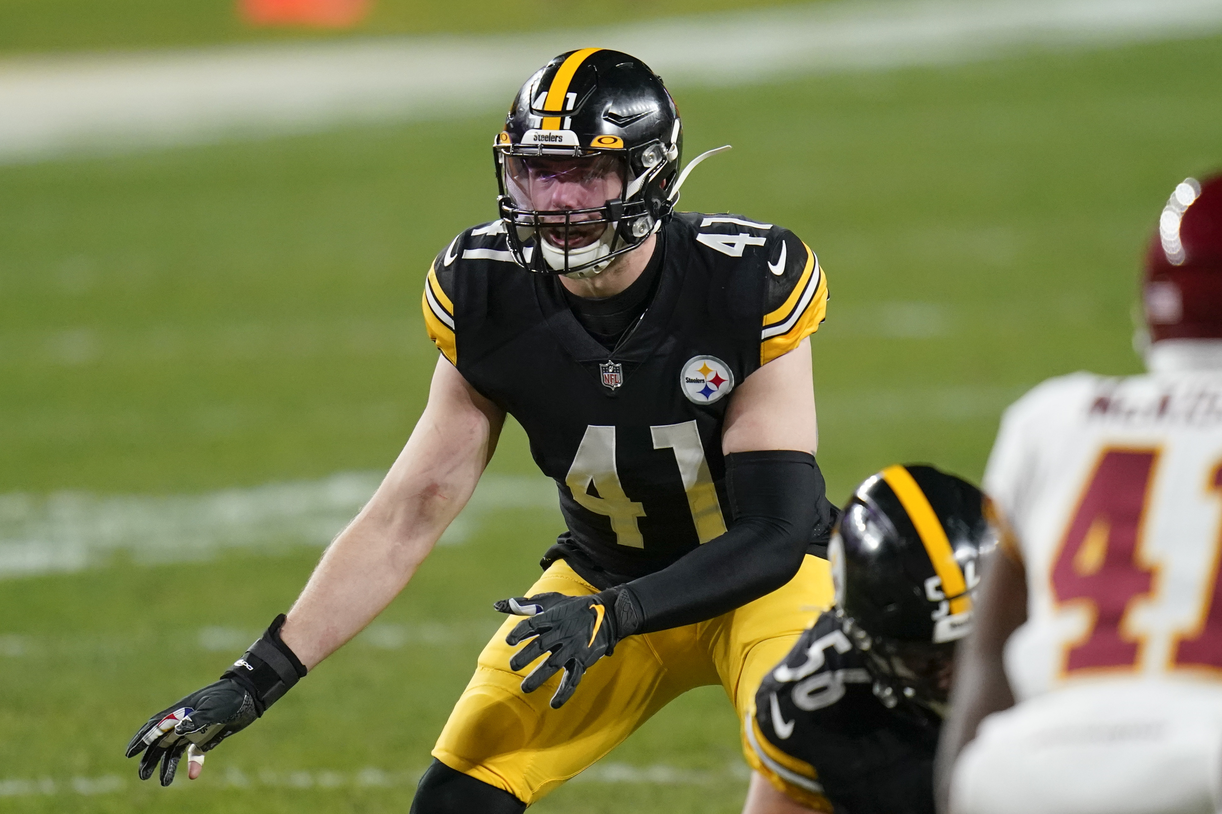 Pittsburgh Steelers linebacker Robert Spillane (41) works during