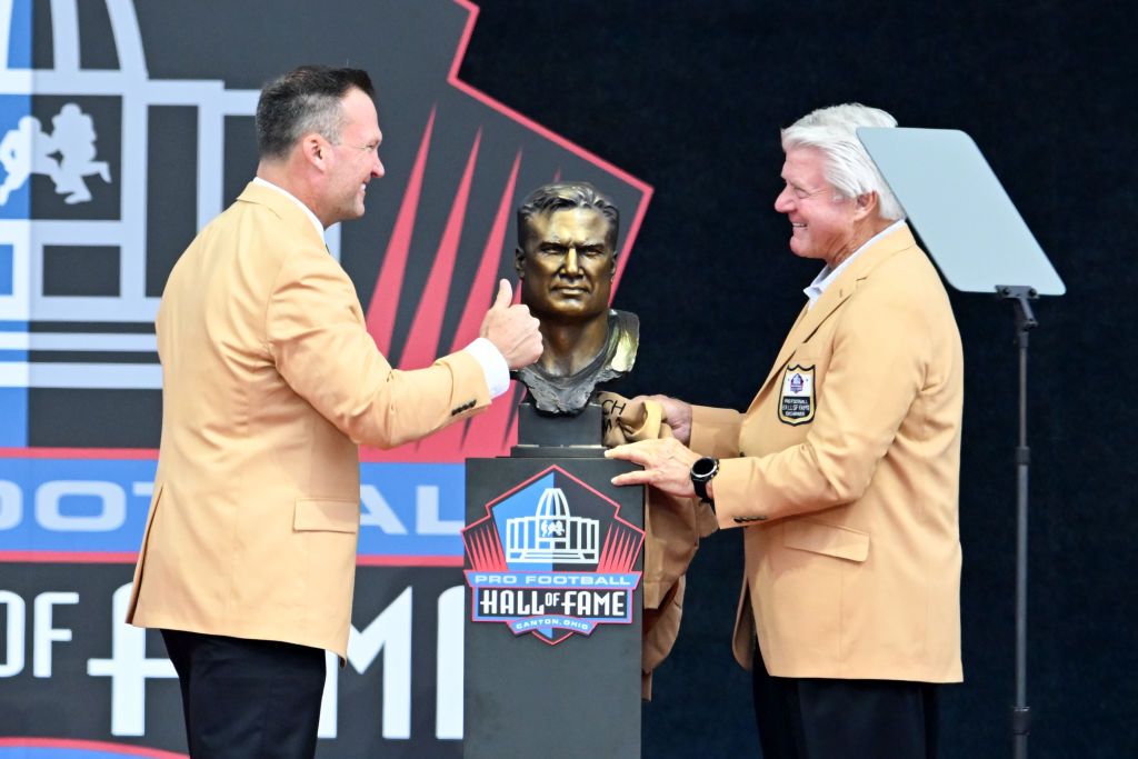 2,333 Pro Football Hall Of Fame Enshrinement Stock Photos, High