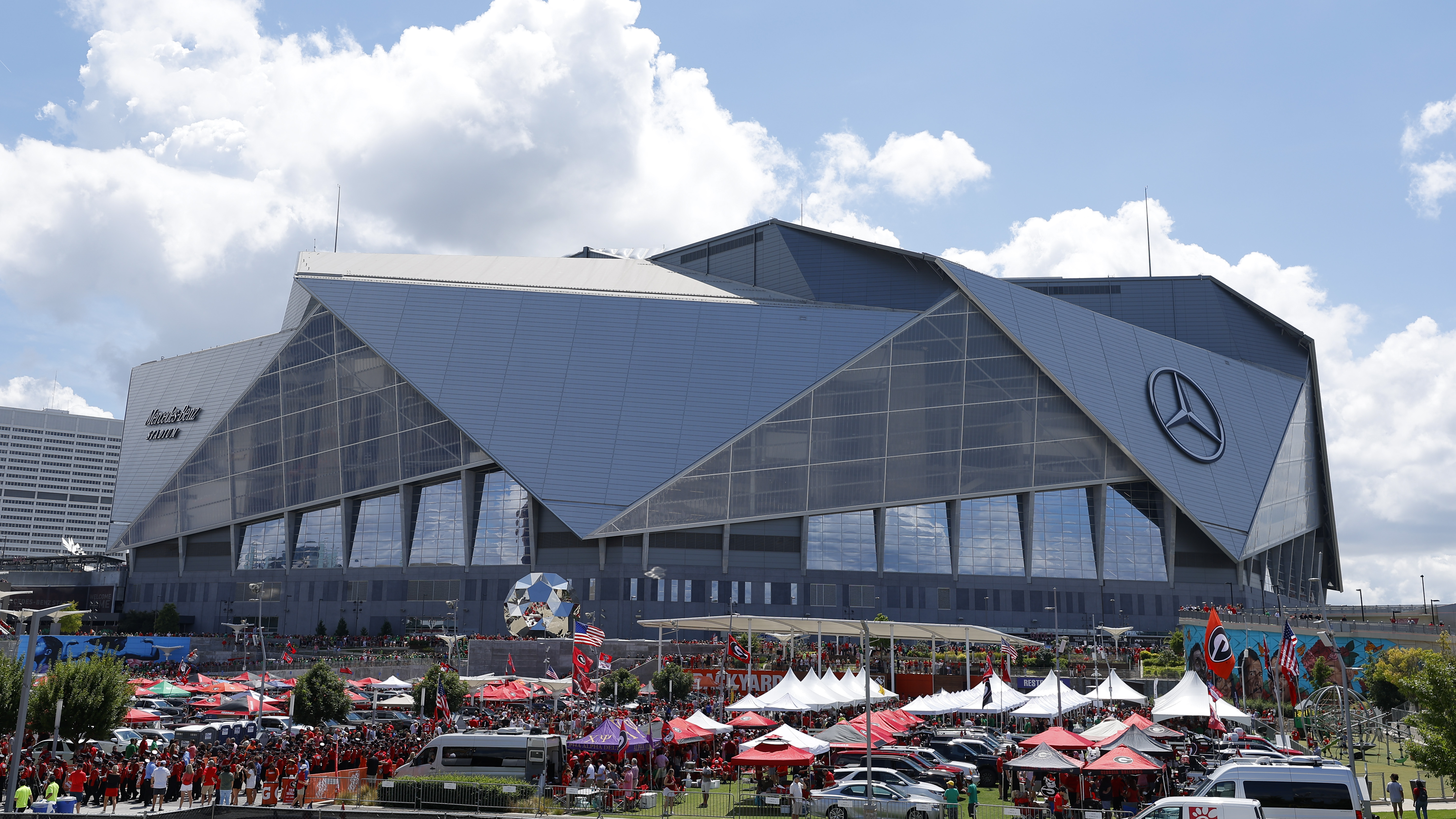 Watch the incredible transformation at Mercedes-Benz Stadium after the  Peach Bowl 