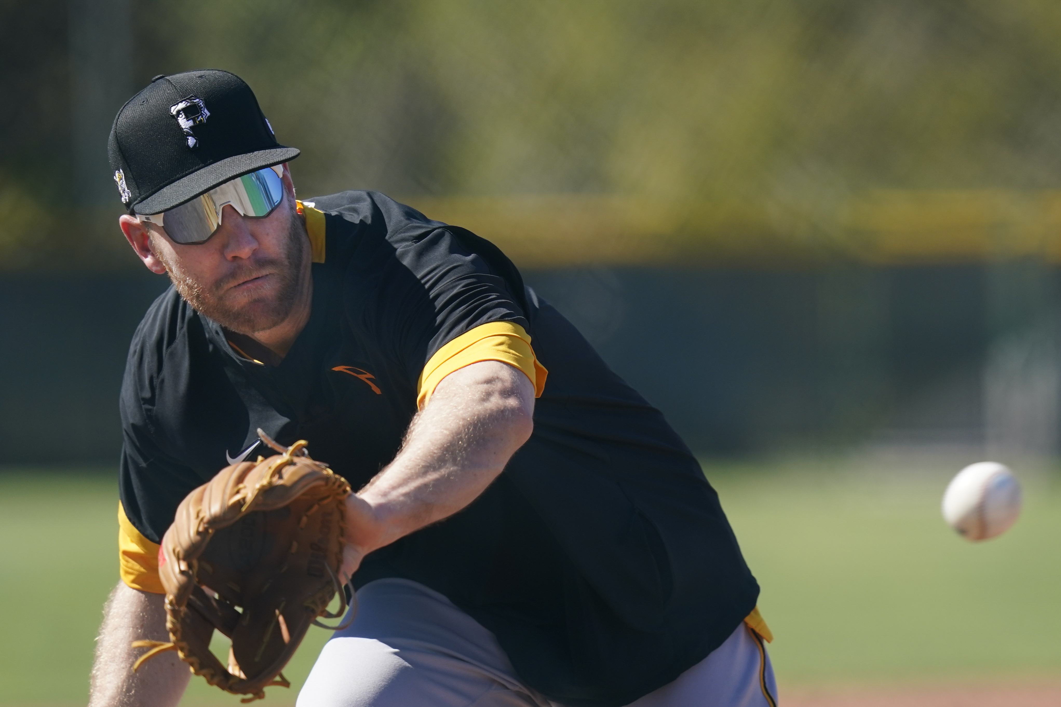 Pirates sign Todd Frazier to minor-league contract
