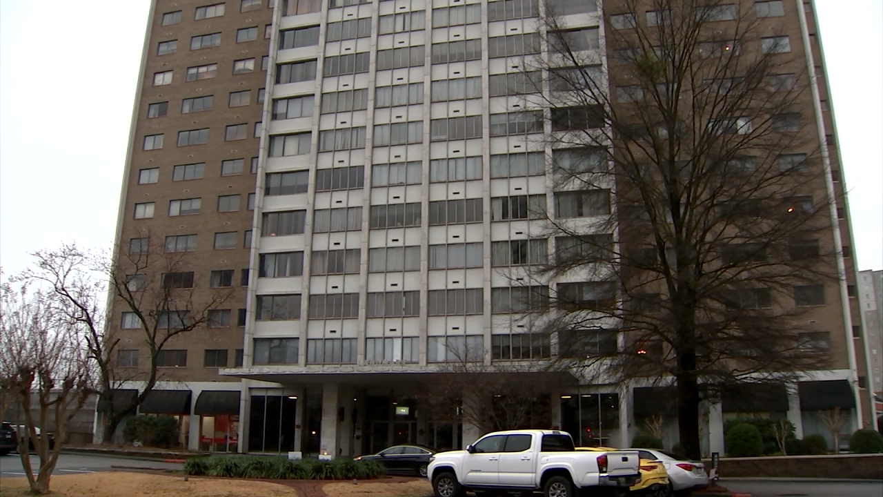 Residents of downtown condo say Airbnb renters are wreaking havoc inside  historic building – WSB-TV Channel 2 - Atlanta