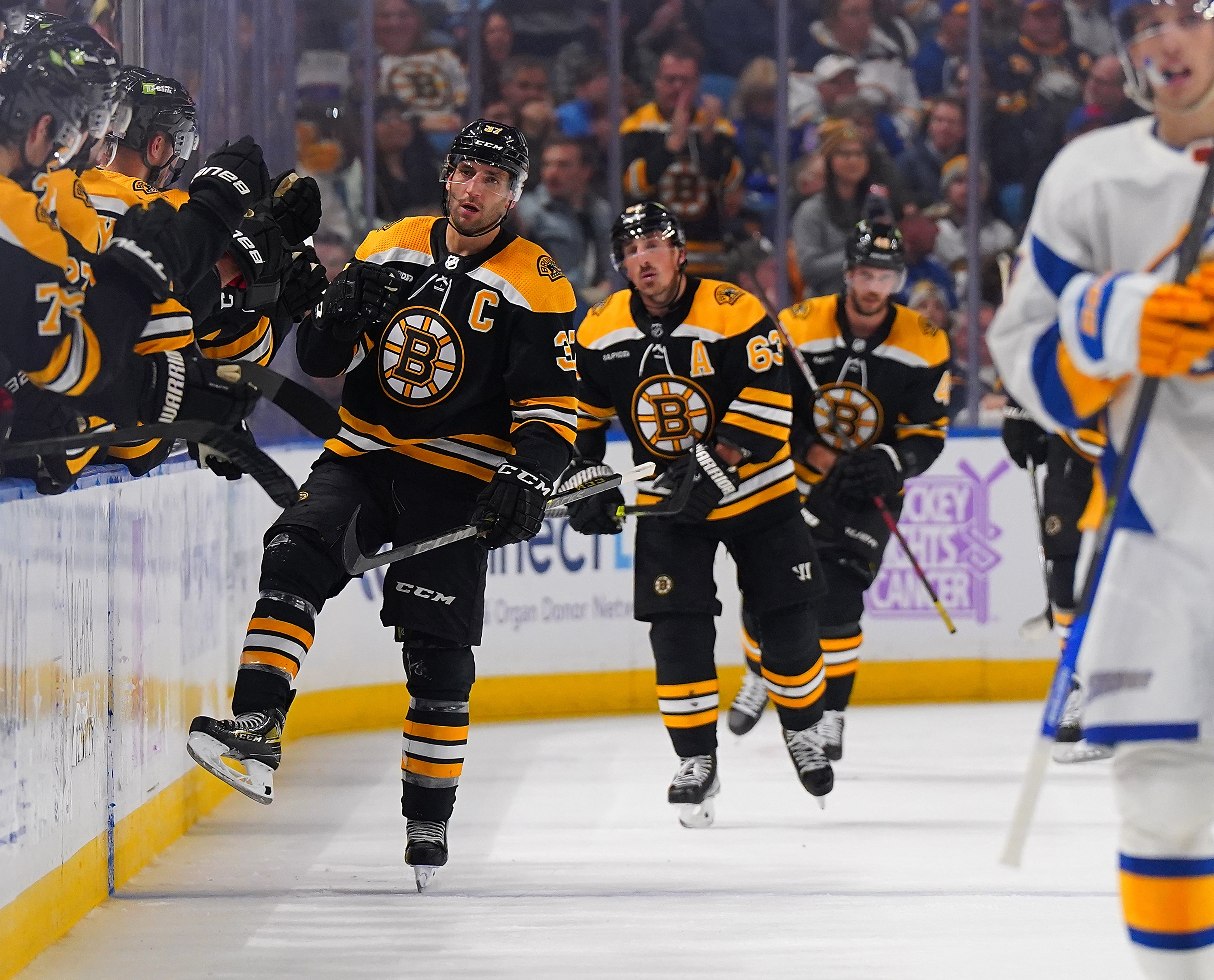 Bergeron scores twice as Bruins beat Sabres in Buffalo