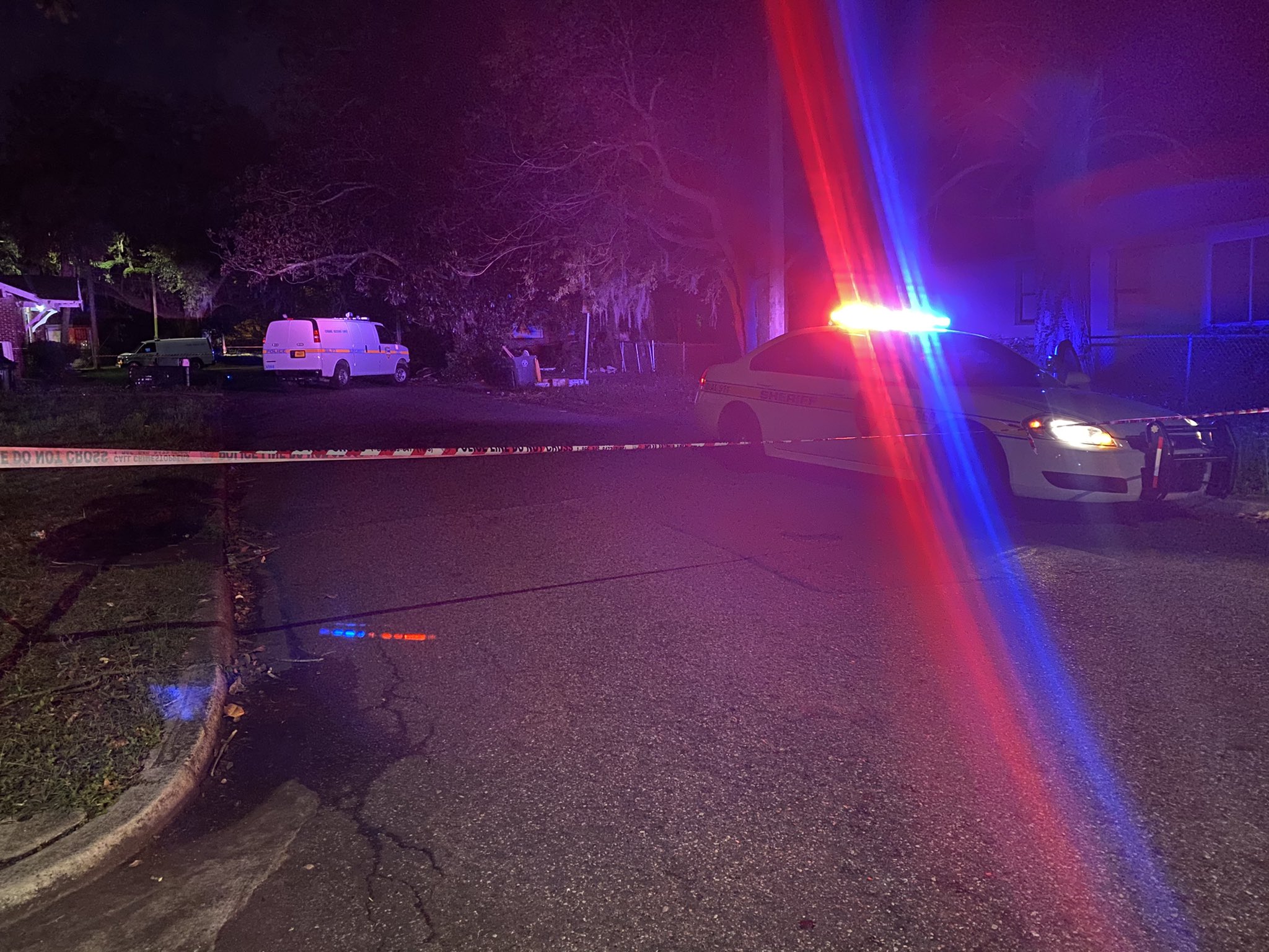 Suspect in deadly Brentwood shooting believed to be on foot 104.5 WOKV