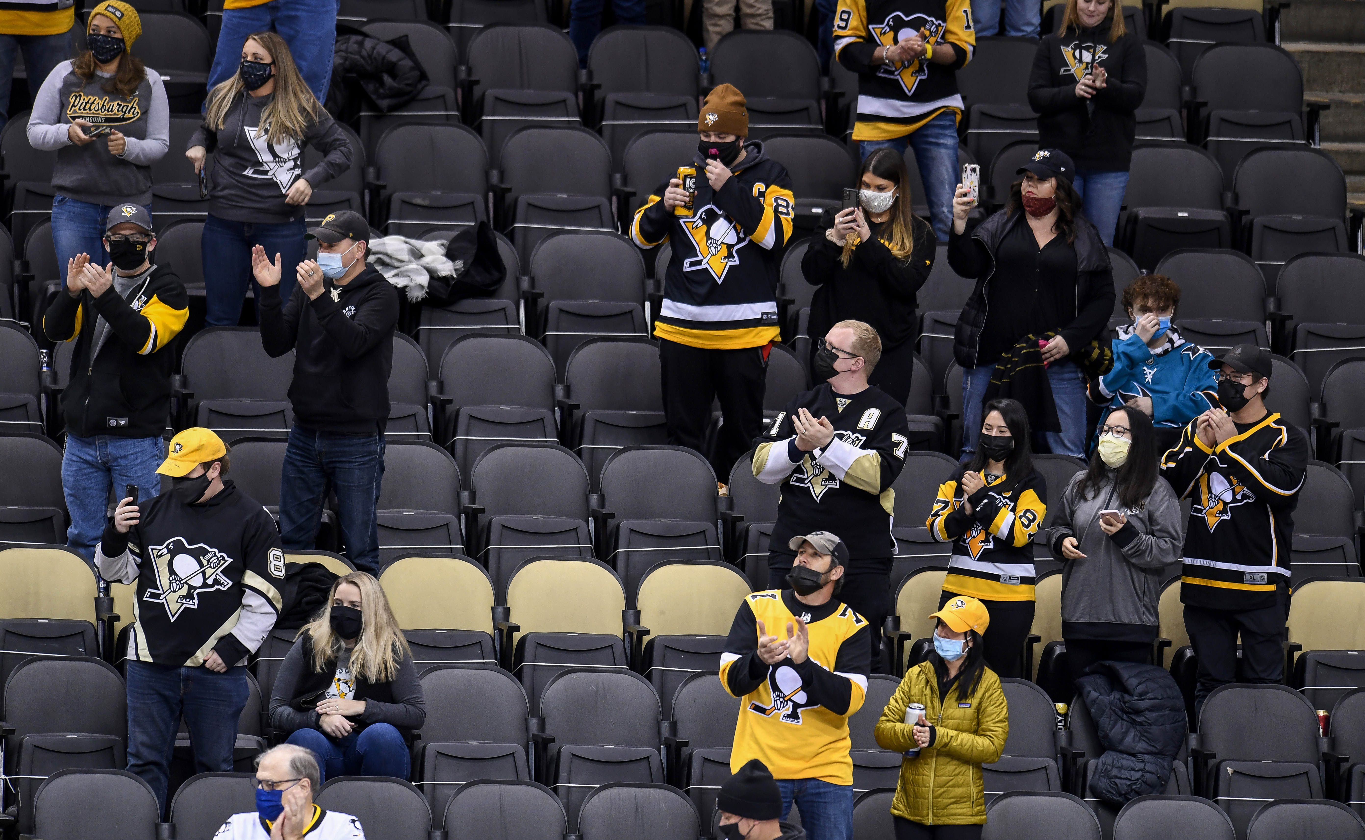 Lightning Ban Some Fans From Wearing Penguins Gear To Their Home Games