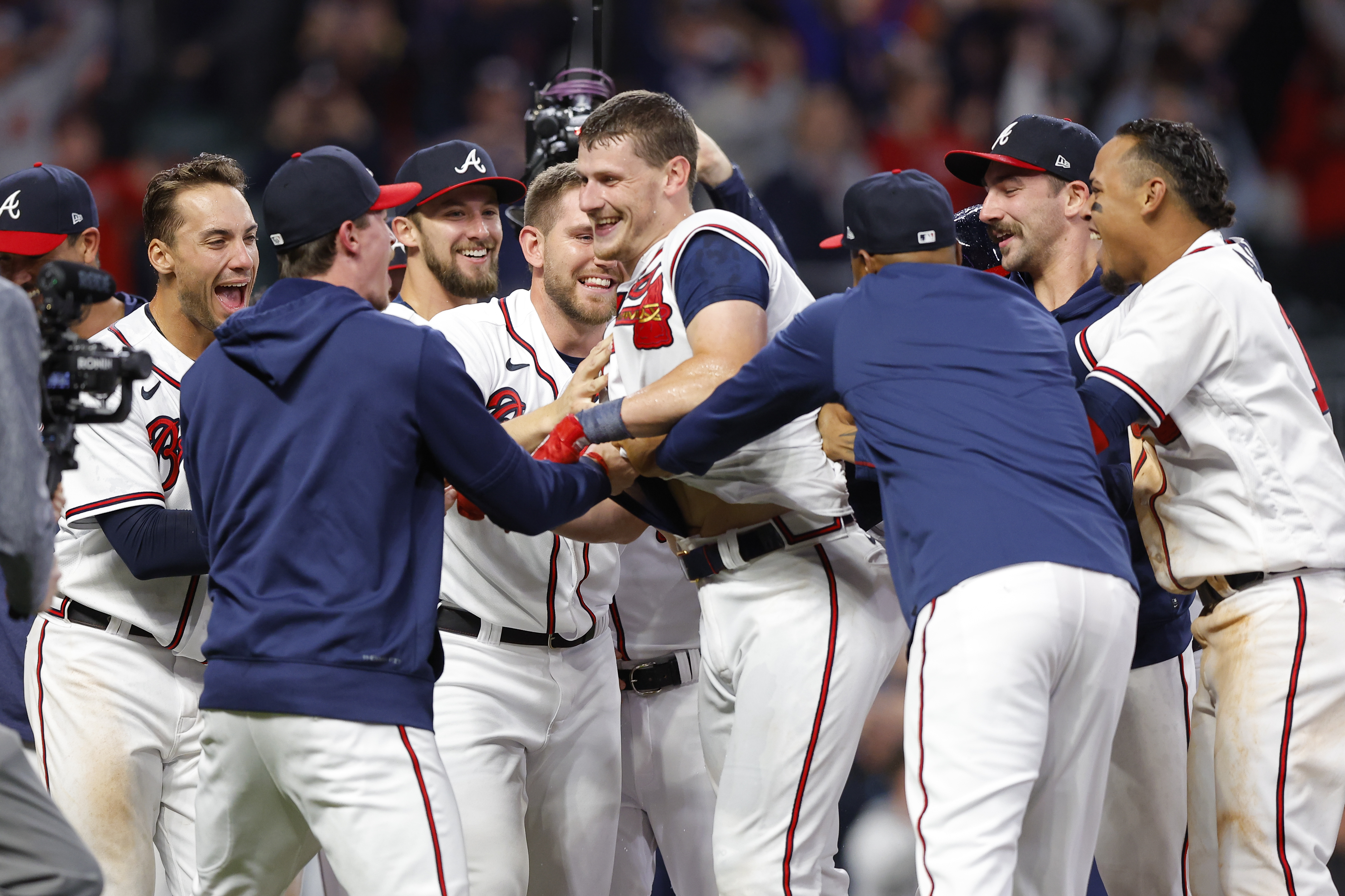 Sean Murphy hits walk-off homer, Cincinnati Reds lose to Braves