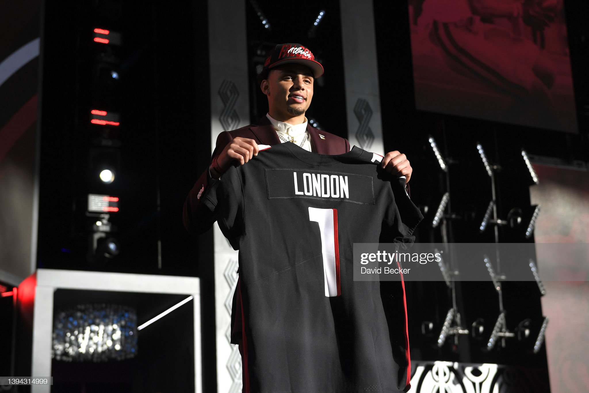 Falcons Draft USC Trojans WR Drake London, Get Much-needed Big-play Threat  – NBC Los Angeles