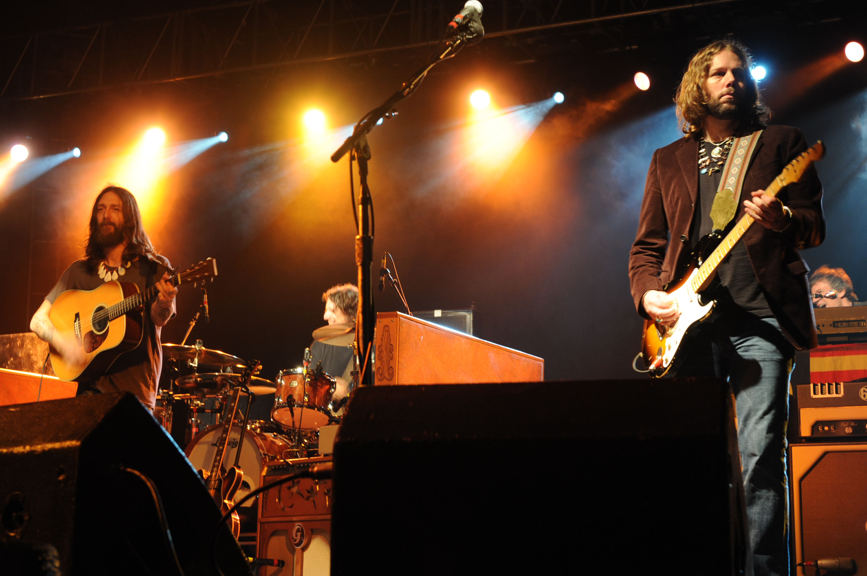 Watch Chris And Rich Robinson Talk The Black Crowes Reunion Tour, New 