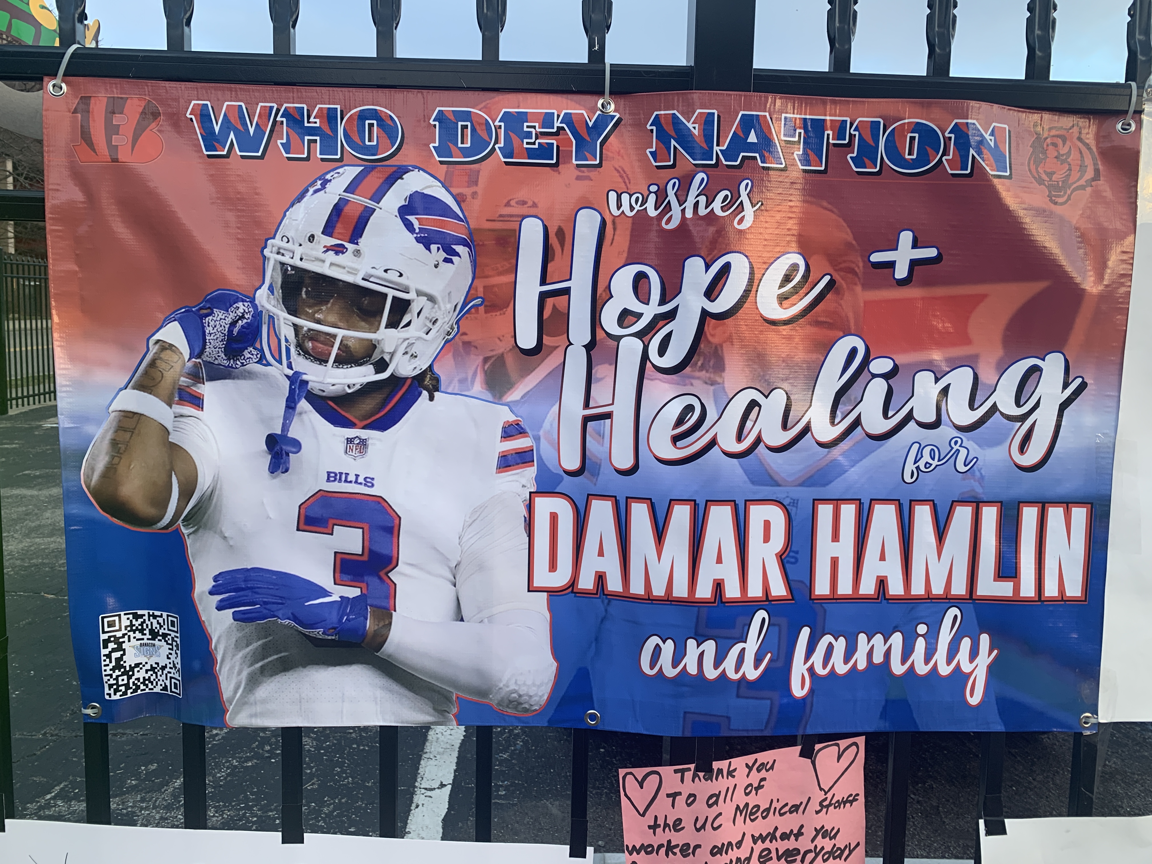 Damar Hamlin thanks fans, asks for more prayers in first comments